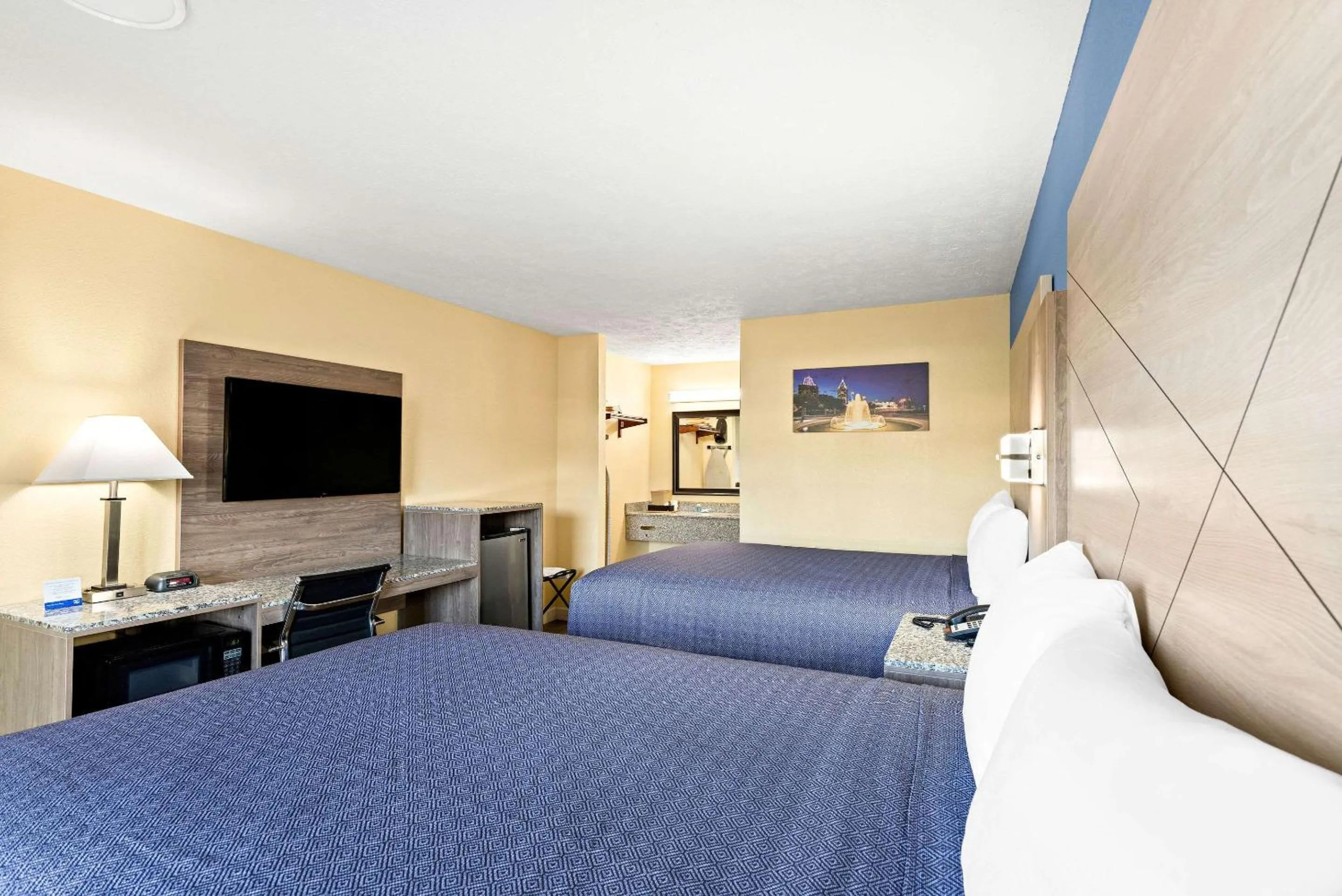 Bedroom, Bed in Rodeway Inn Oxford