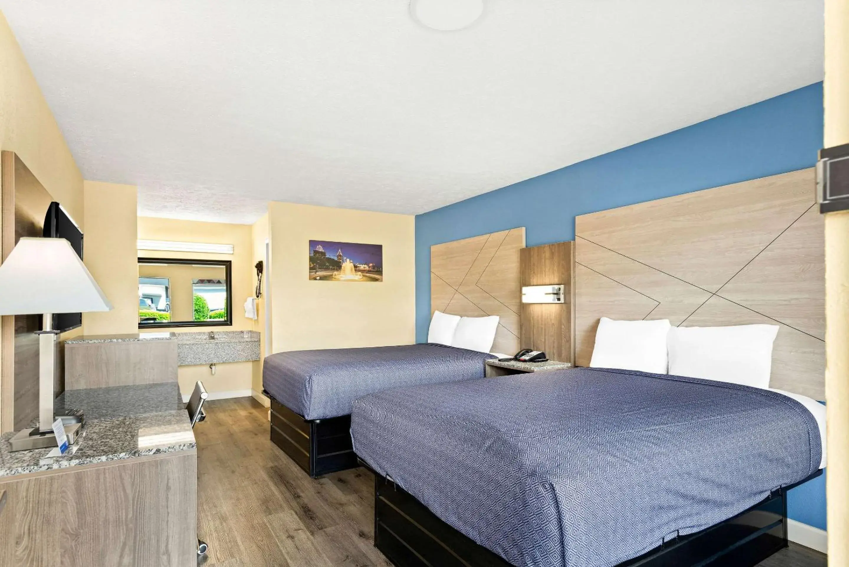 Bedroom, Bed in Rodeway Inn Oxford Bedroom, Bed in Rodeway Inn Oxford