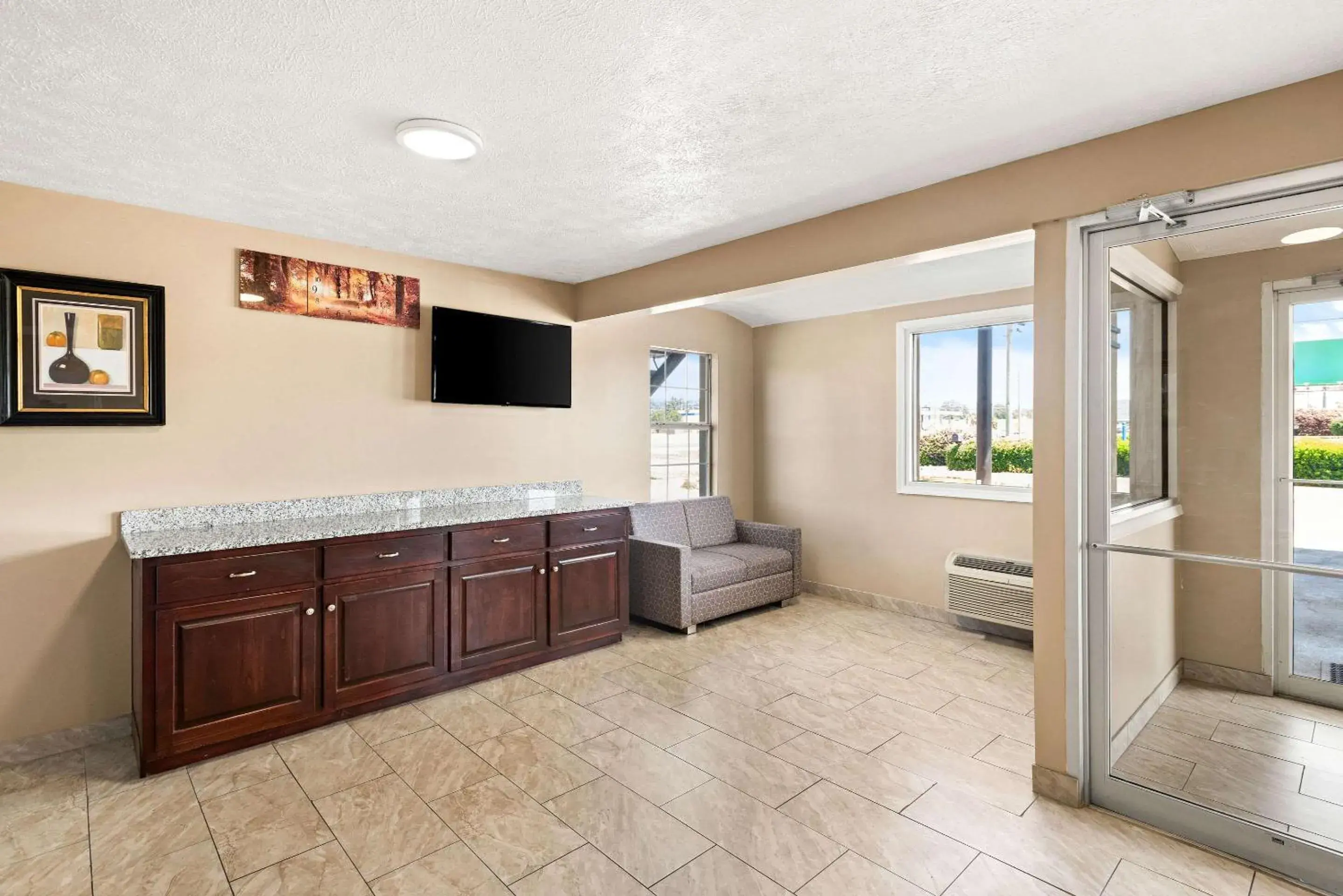 Lobby or reception, Bed in Rodeway Inn Oxford Lobby or reception, Bed in Rodeway Inn Oxford