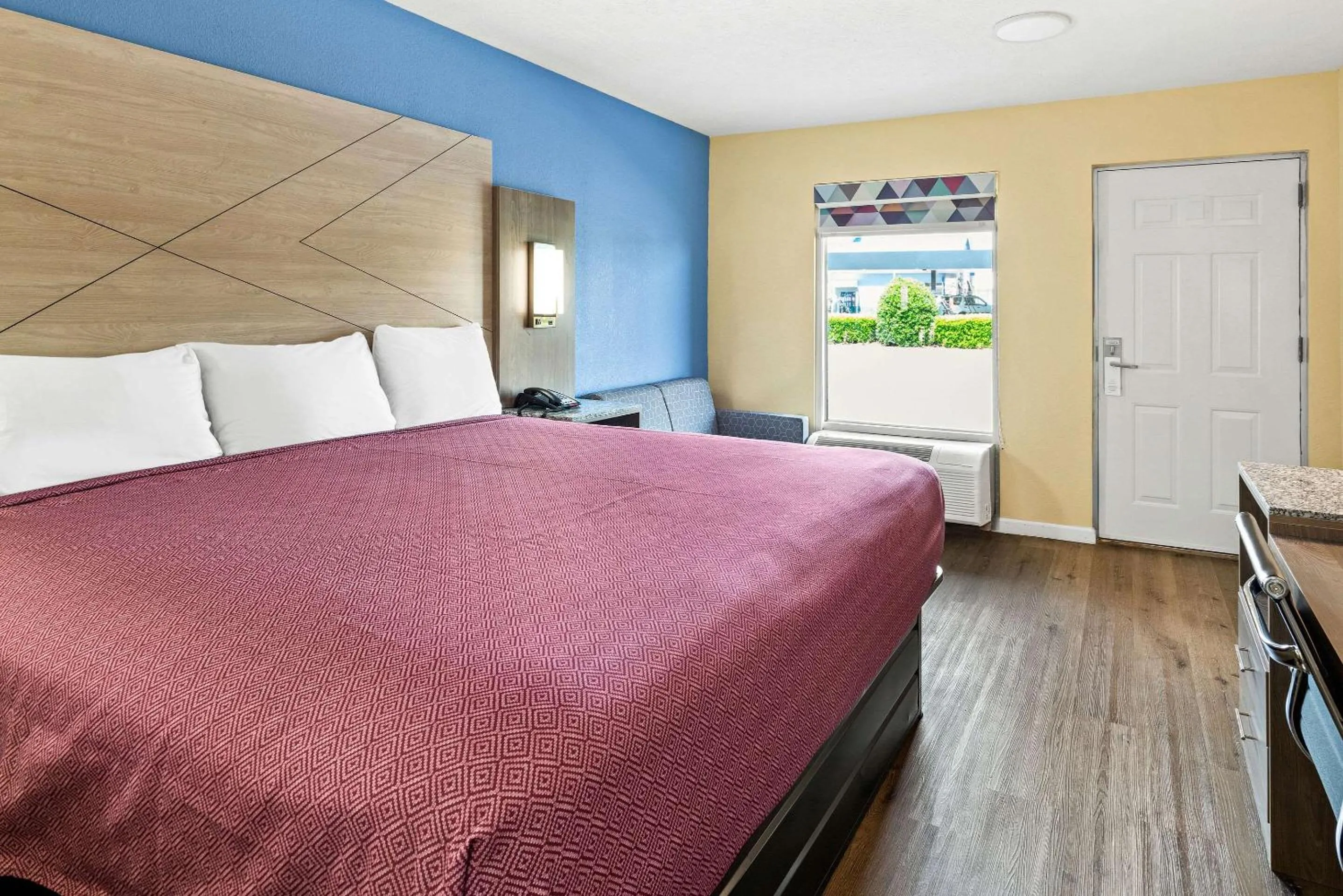 Bed in Rodeway Inn Oxford