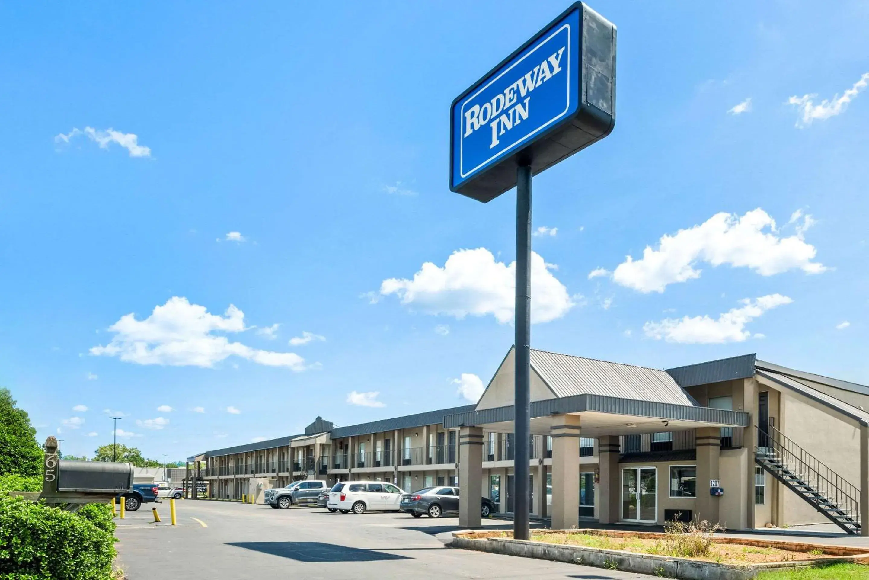 Property building in Rodeway Inn Oxford Property building in Rodeway Inn Oxford