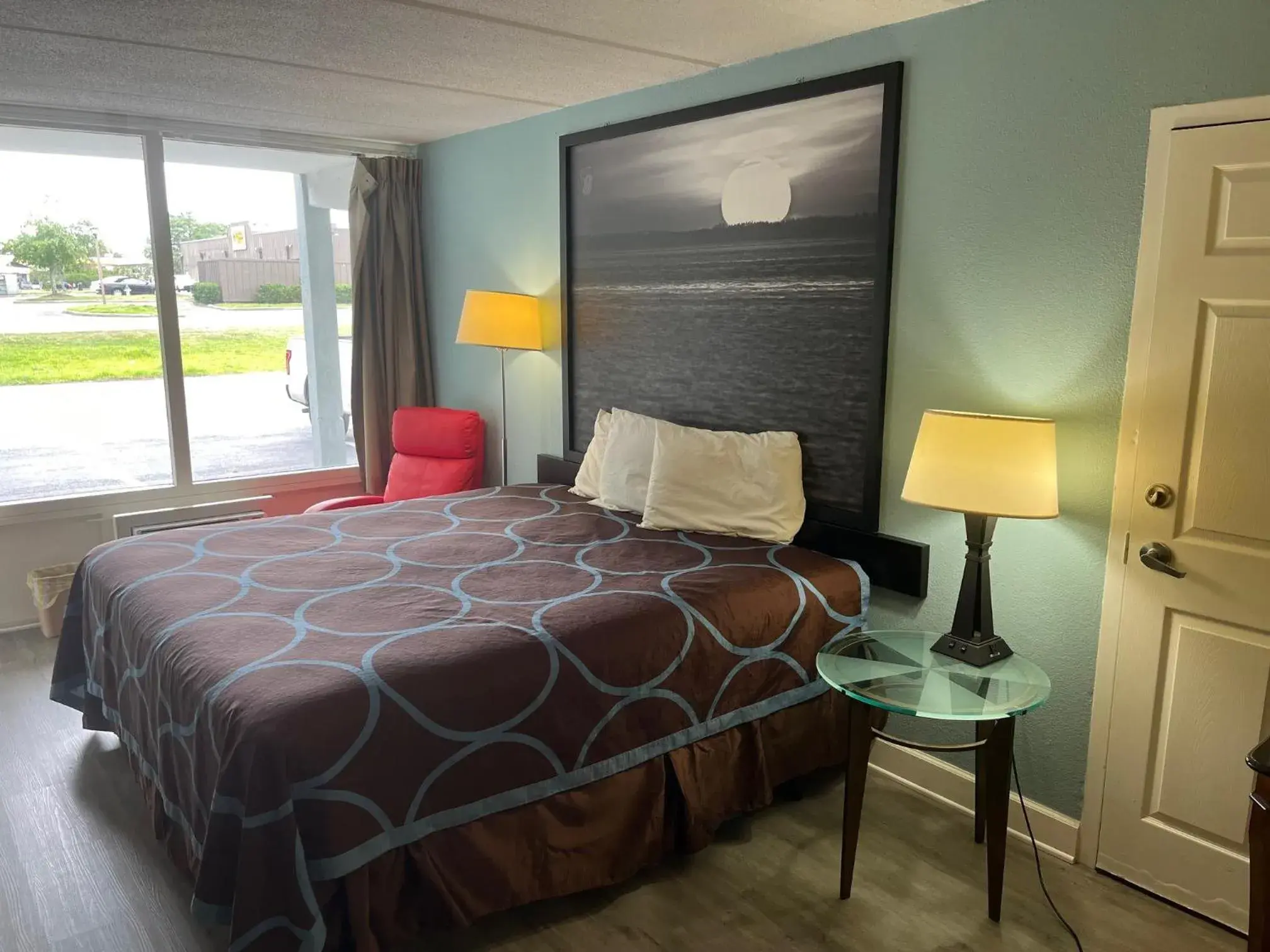 Bed in Super 8 By Wyndham Kingsland I-95 Naval Base Area Bed in Super 8 By Wyndham Kingsland I-95 Naval Base Area