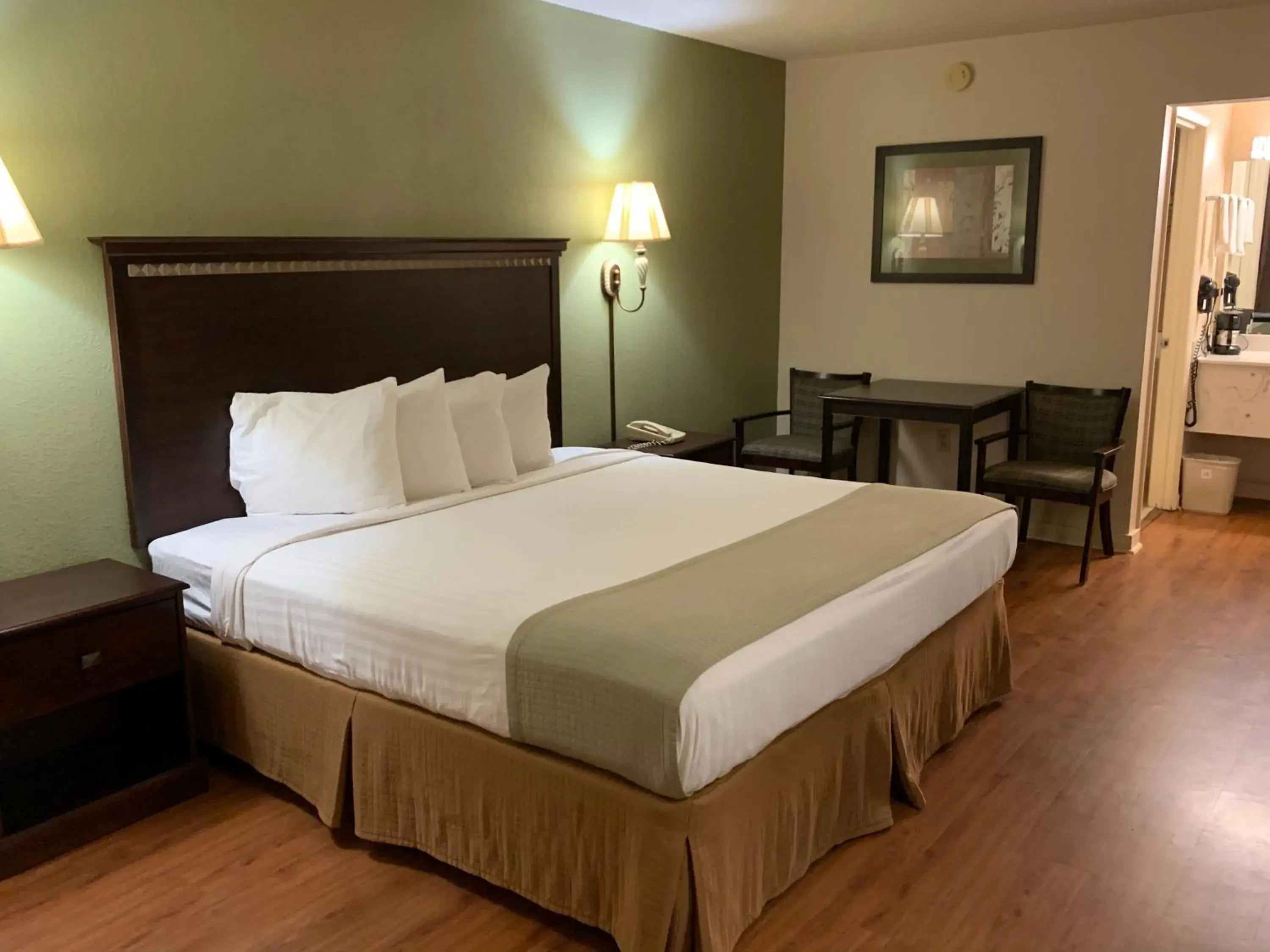 King Room - Smoking in Motel 6 Abbeville, AL King Room - Smoking in Motel 6 Abbeville, AL