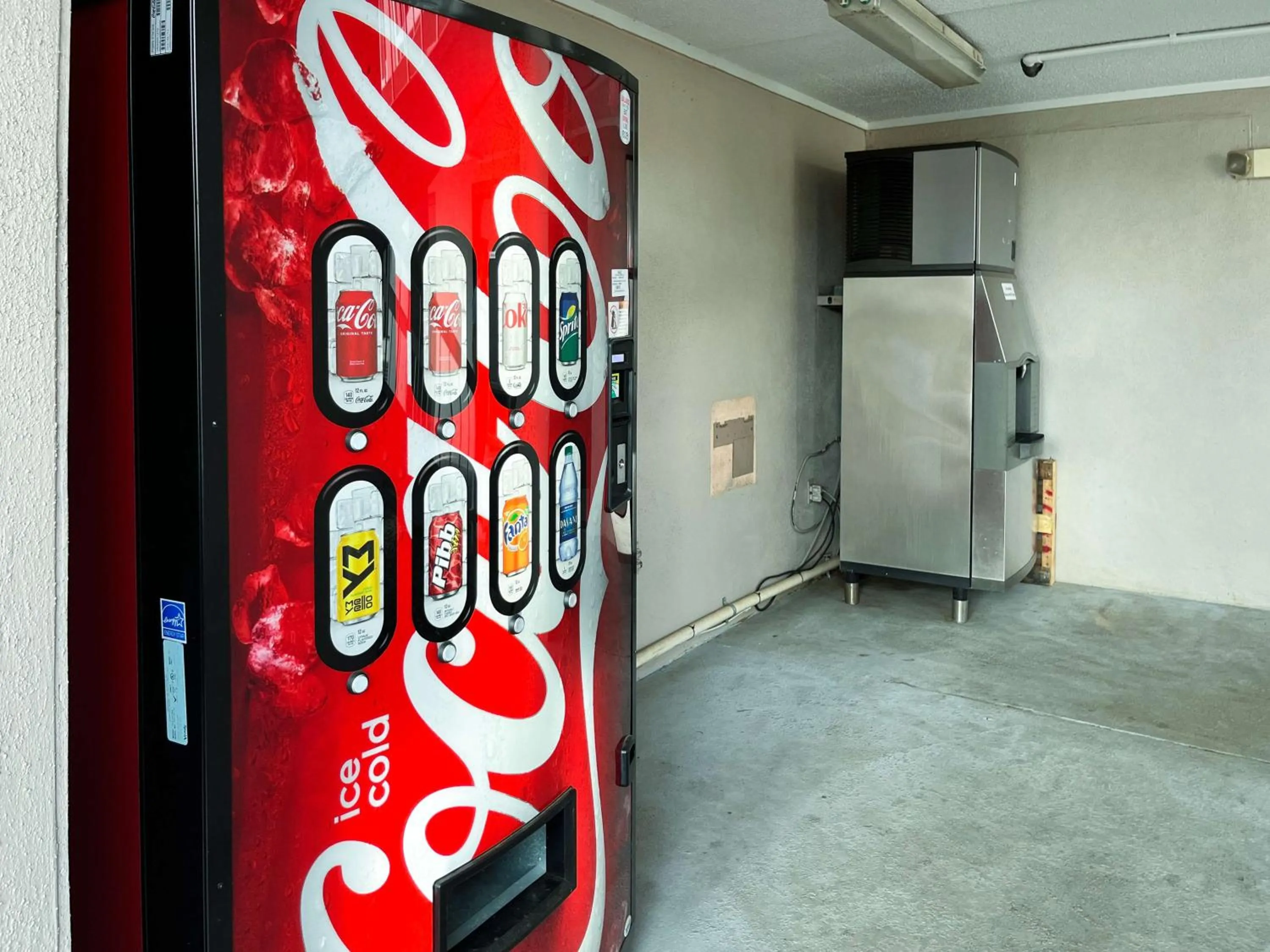 Property building in Motel 6 Abbeville, AL