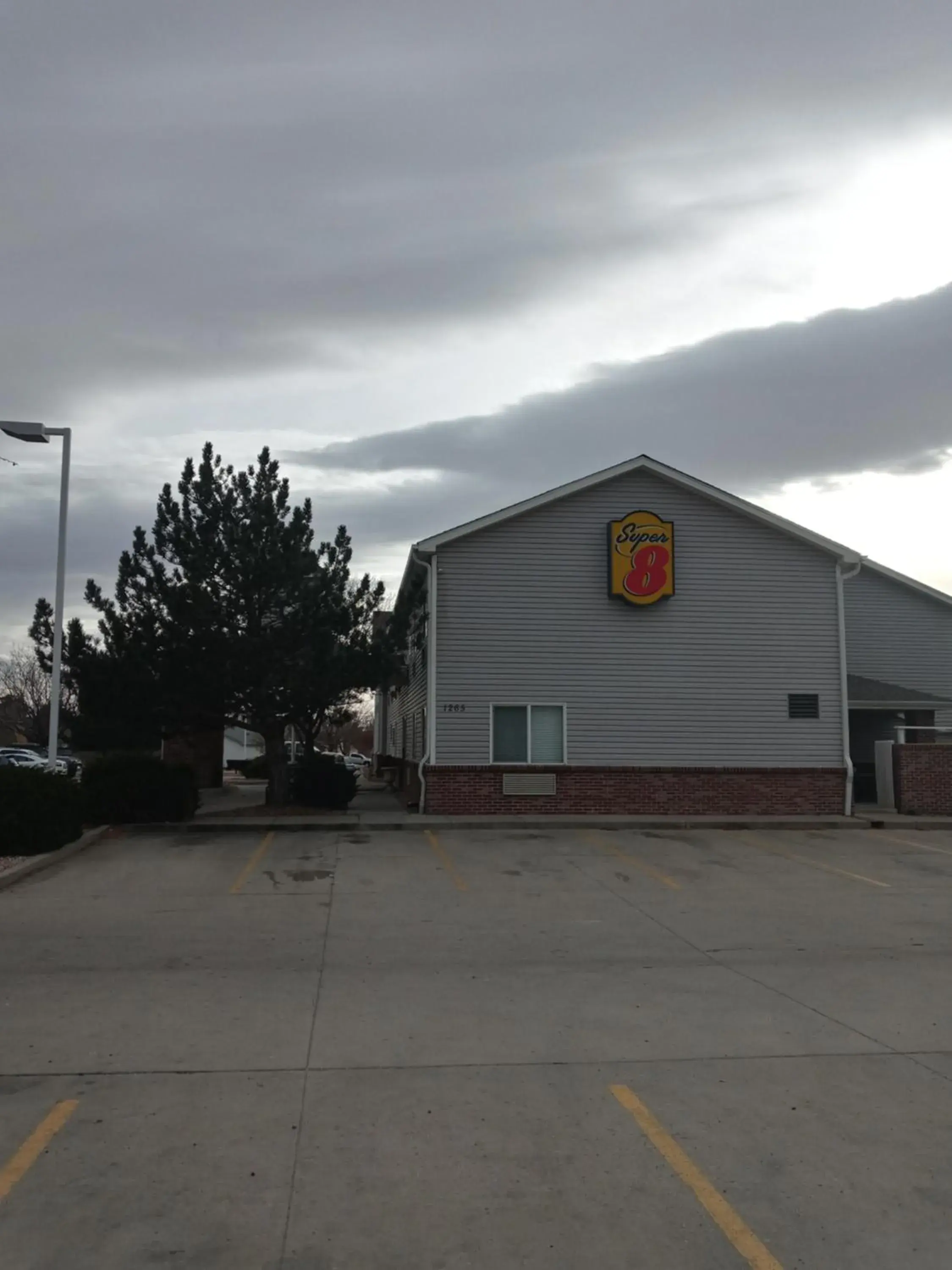 Property building in Super 8 by Wyndham Windsor Property building in Super 8 by Wyndham Windsor