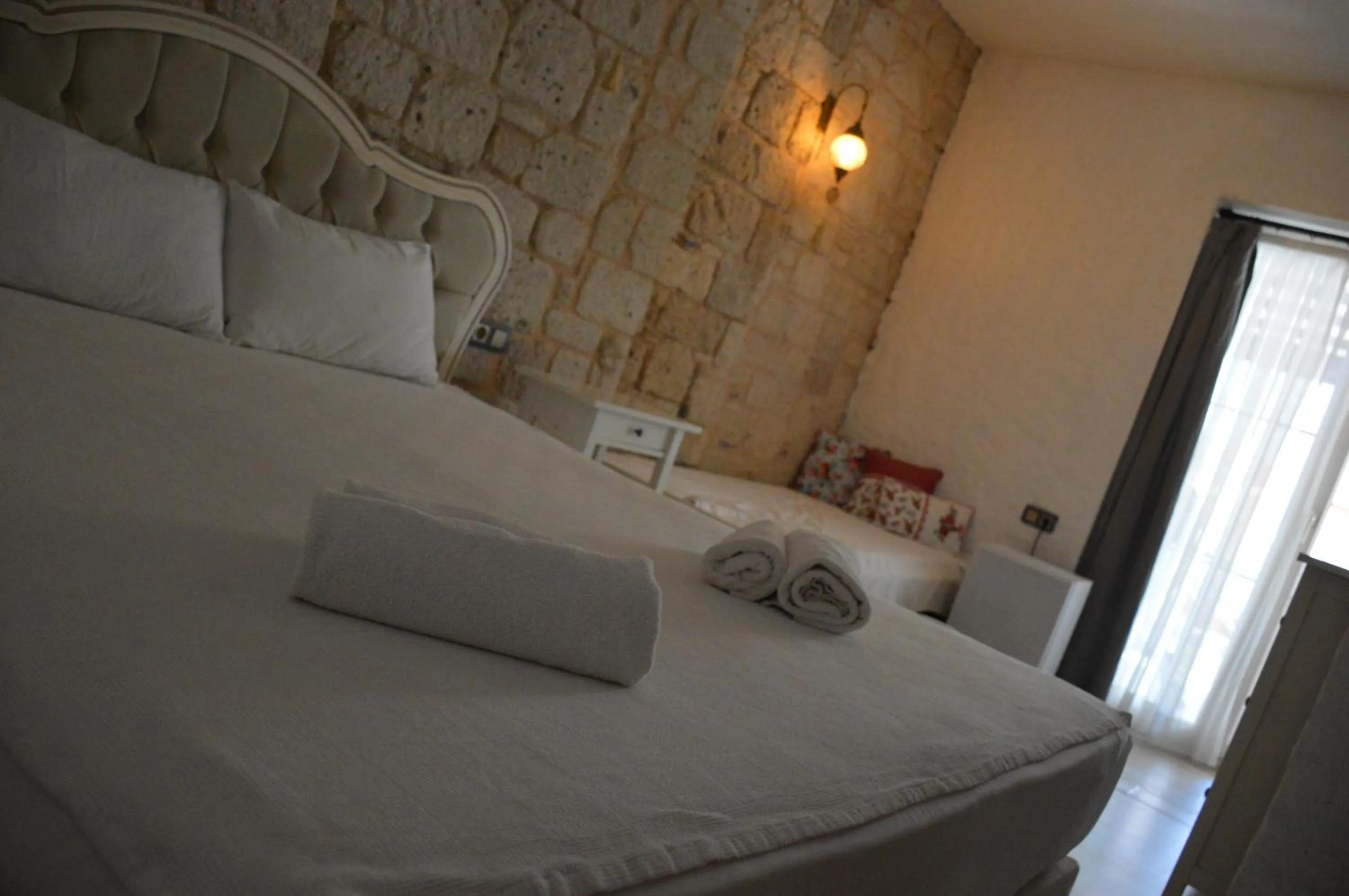 Photo of the whole room, Bed in Kybele Suites Alaçatı