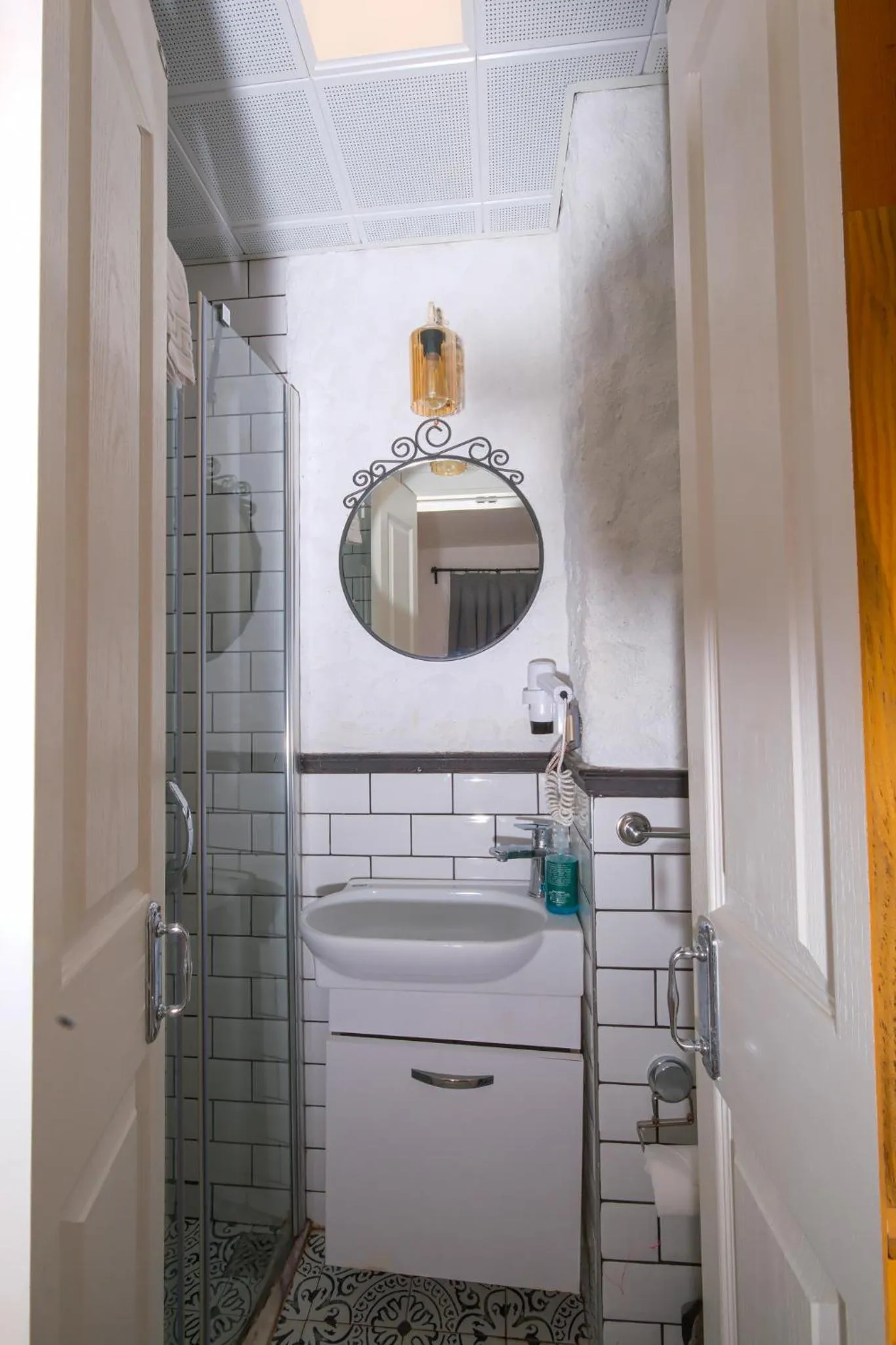 Shower in Kybele Suites Alaçatı