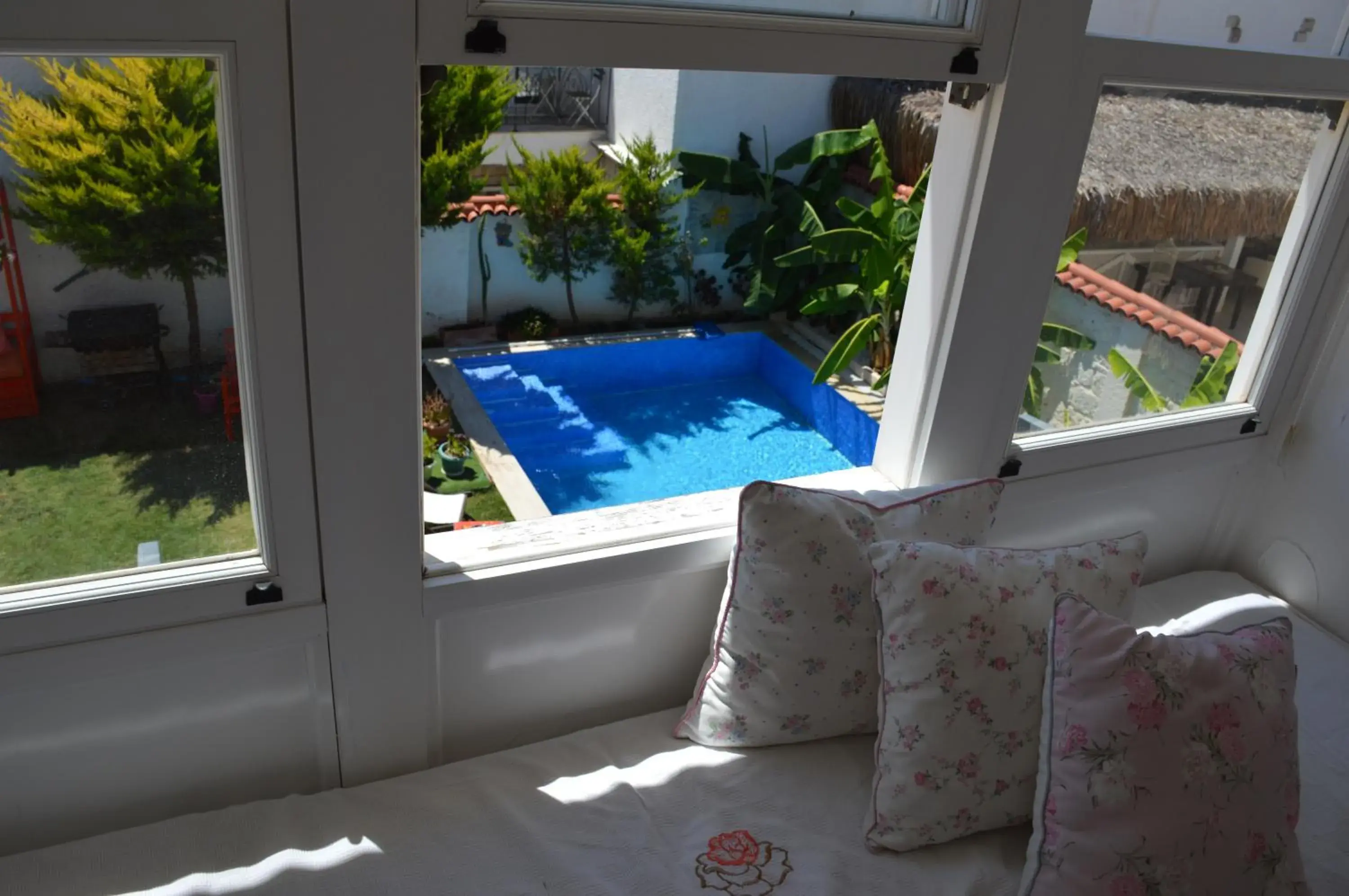 Pool view in Kybele Suites Alaçatı Pool view in Kybele Suites Alaçatı