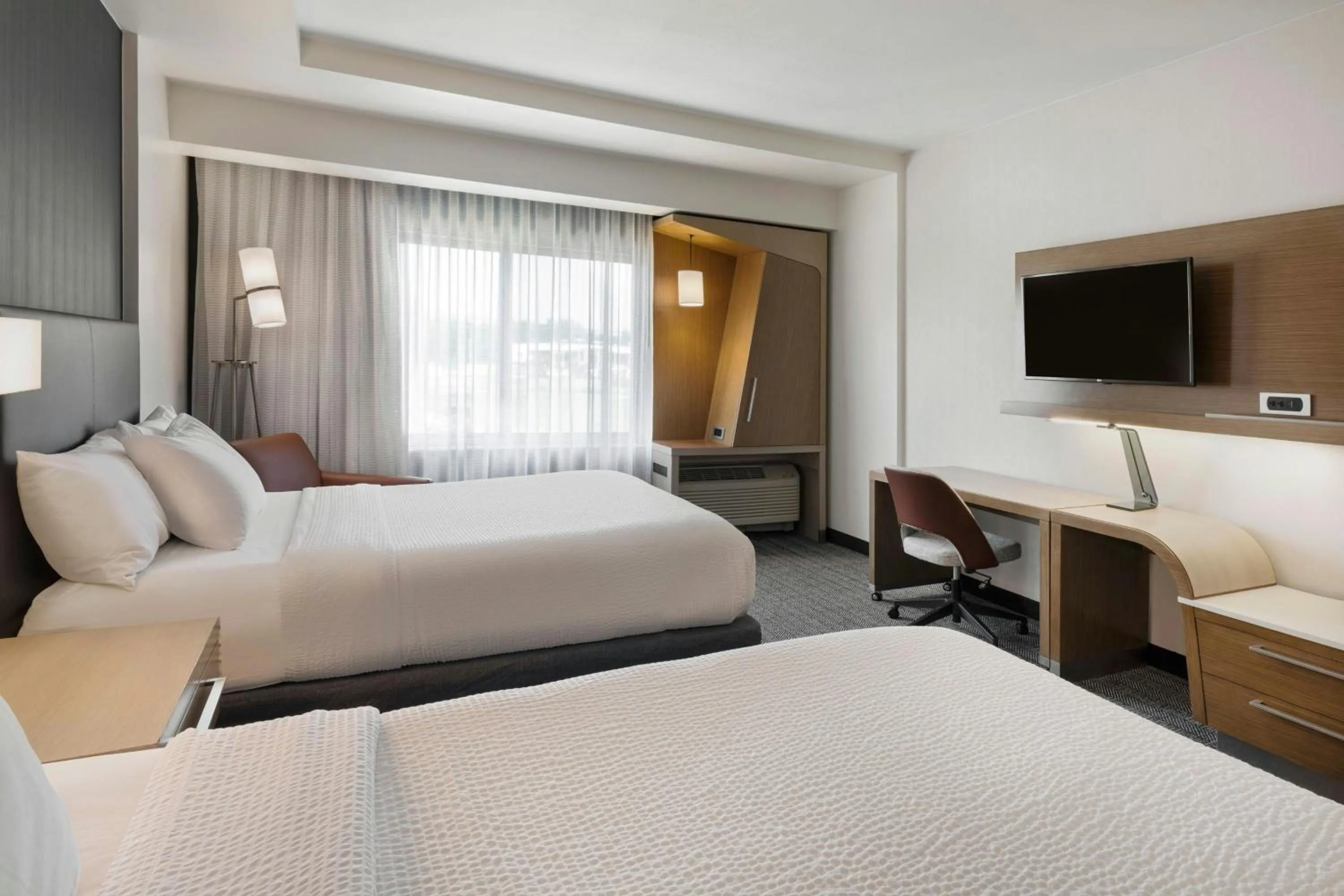 Photo of the whole room, Bed in Courtyard by Marriott St. Louis St. Peters