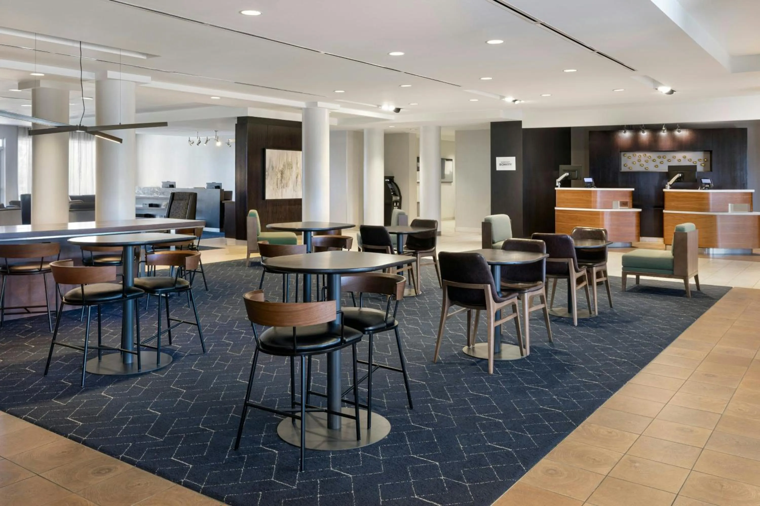 Restaurant/places to eat in Courtyard by Marriott St. Louis St. Peters