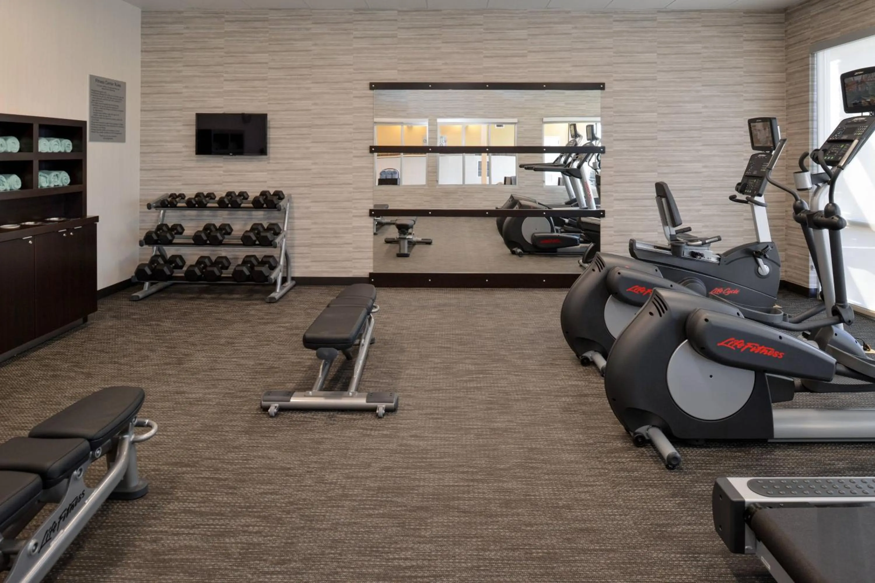 Fitness centre/facilities in Courtyard by Marriott St. Louis St. Peters