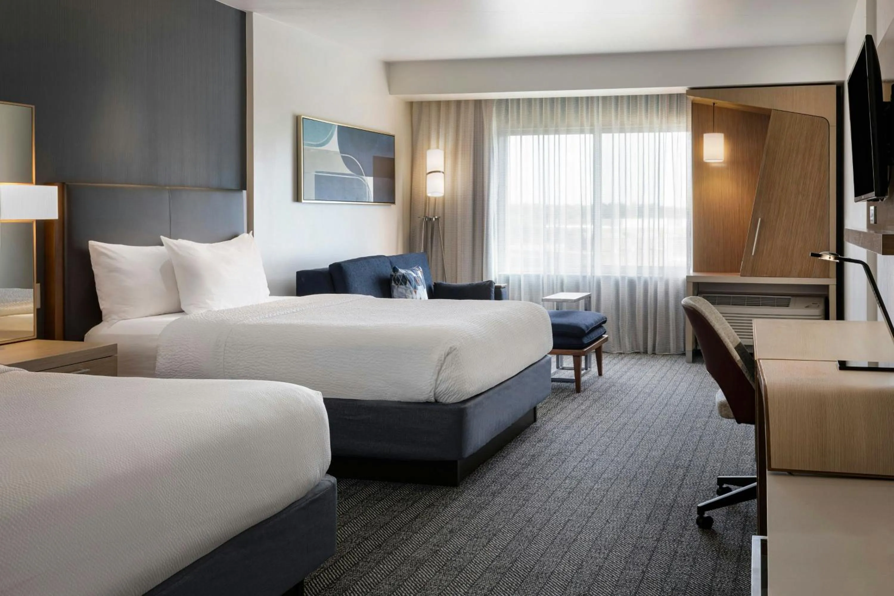 Photo of the whole room, Bed in Courtyard by Marriott St. Louis St. Peters