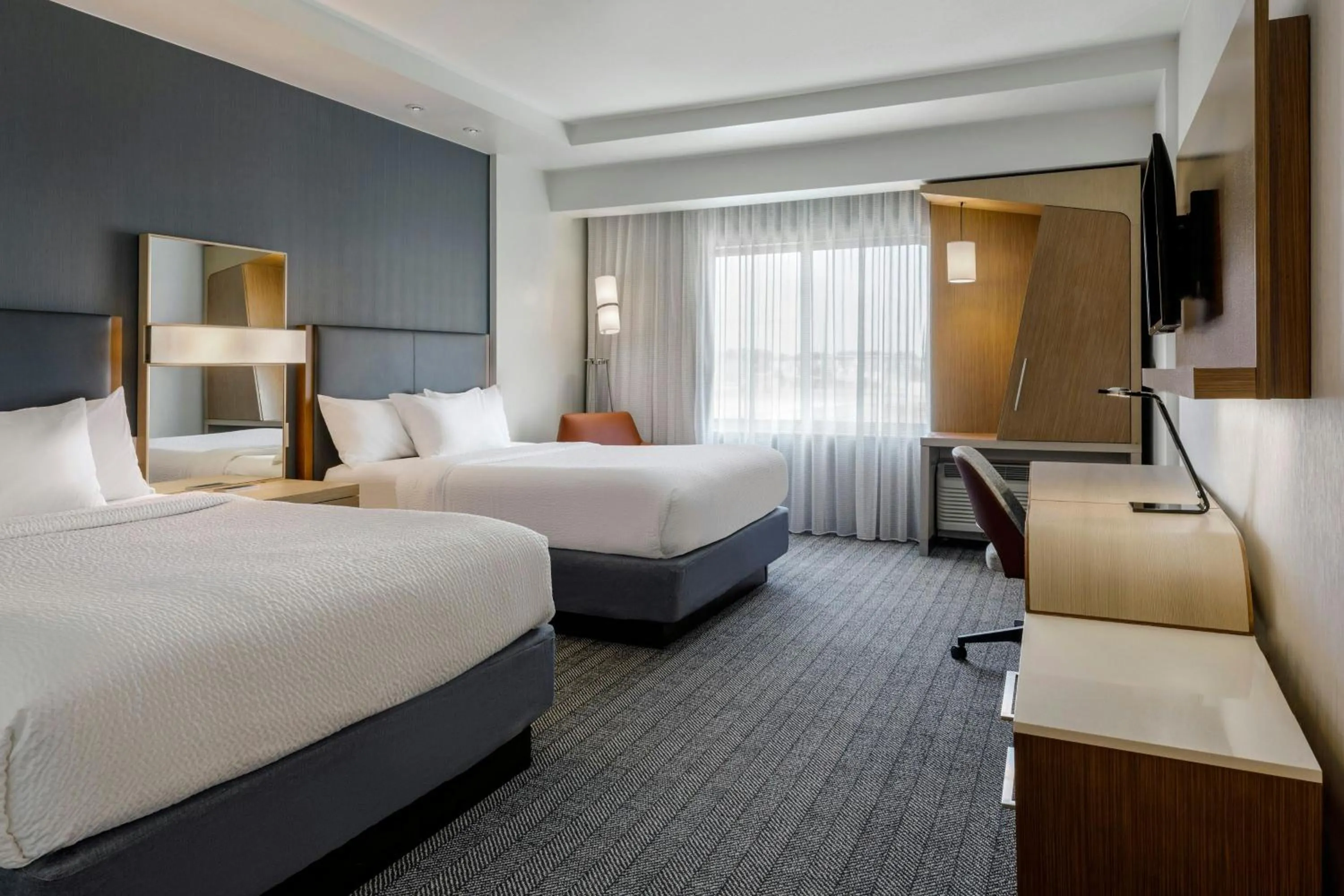 Photo of the whole room, Bed in Courtyard by Marriott St. Louis St. Peters