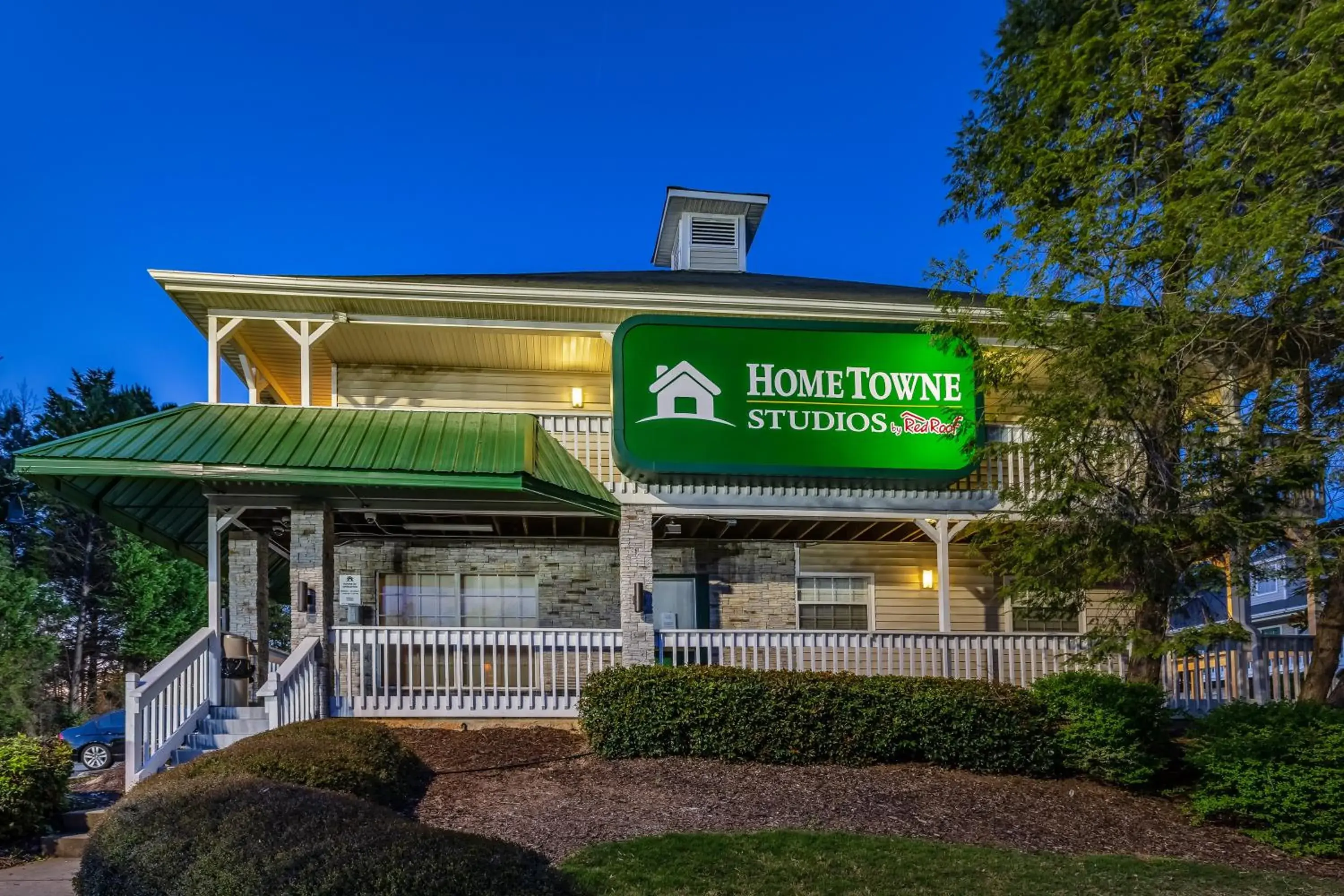 HomeTowne Studios by Red Roof Atlanta - Norcross South HomeTowne Studios by Red Roof Atlanta - Norcross South