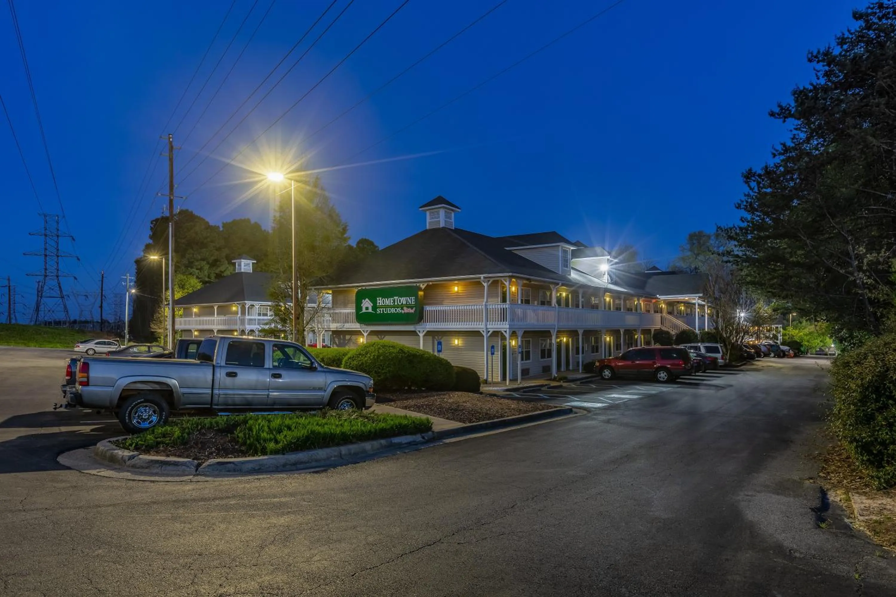 Property building in HomeTowne Studios by Red Roof Atlanta NE – Norcross South