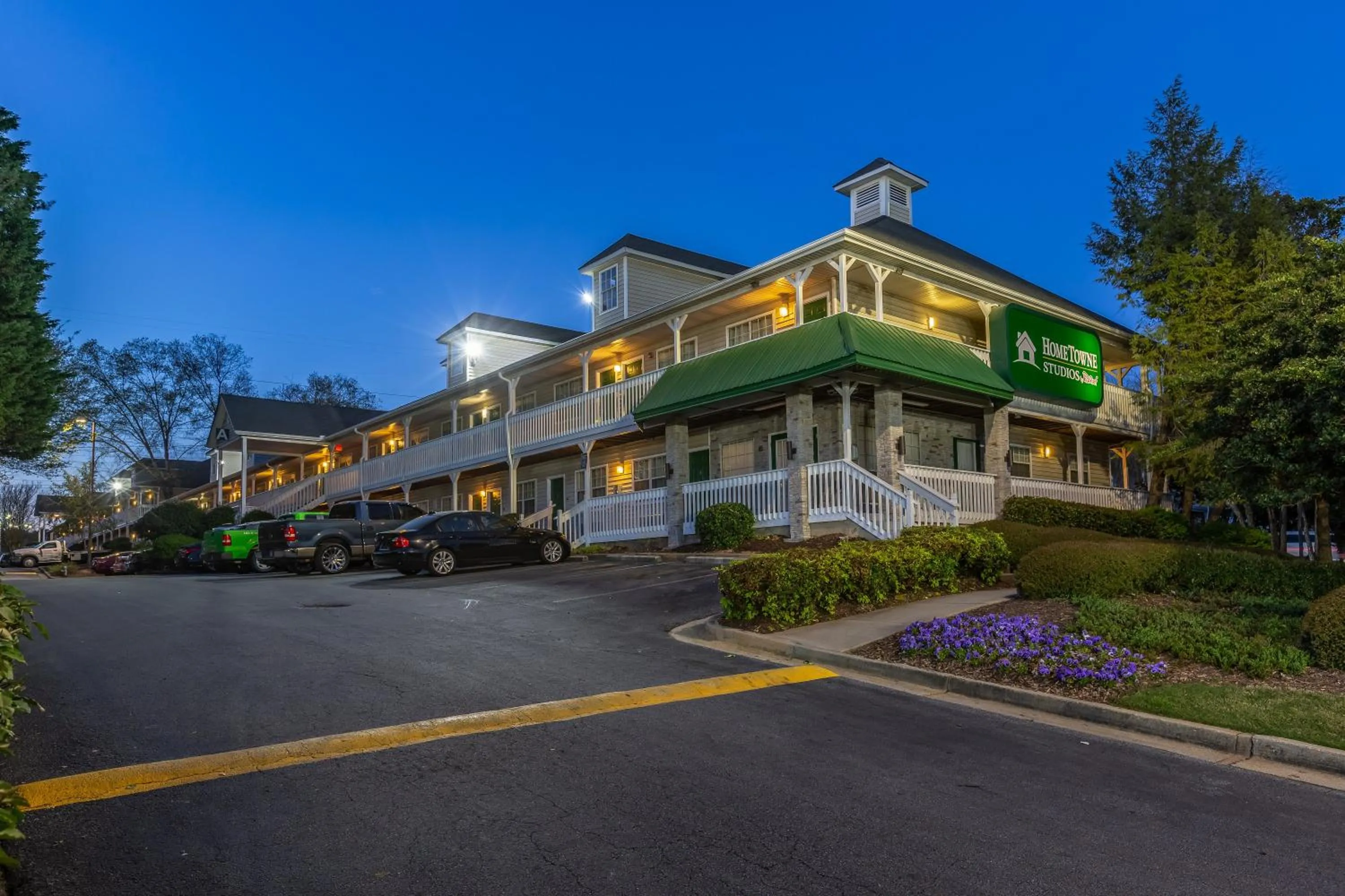 Property building in HomeTowne Studios by Red Roof Atlanta NE – Norcross South