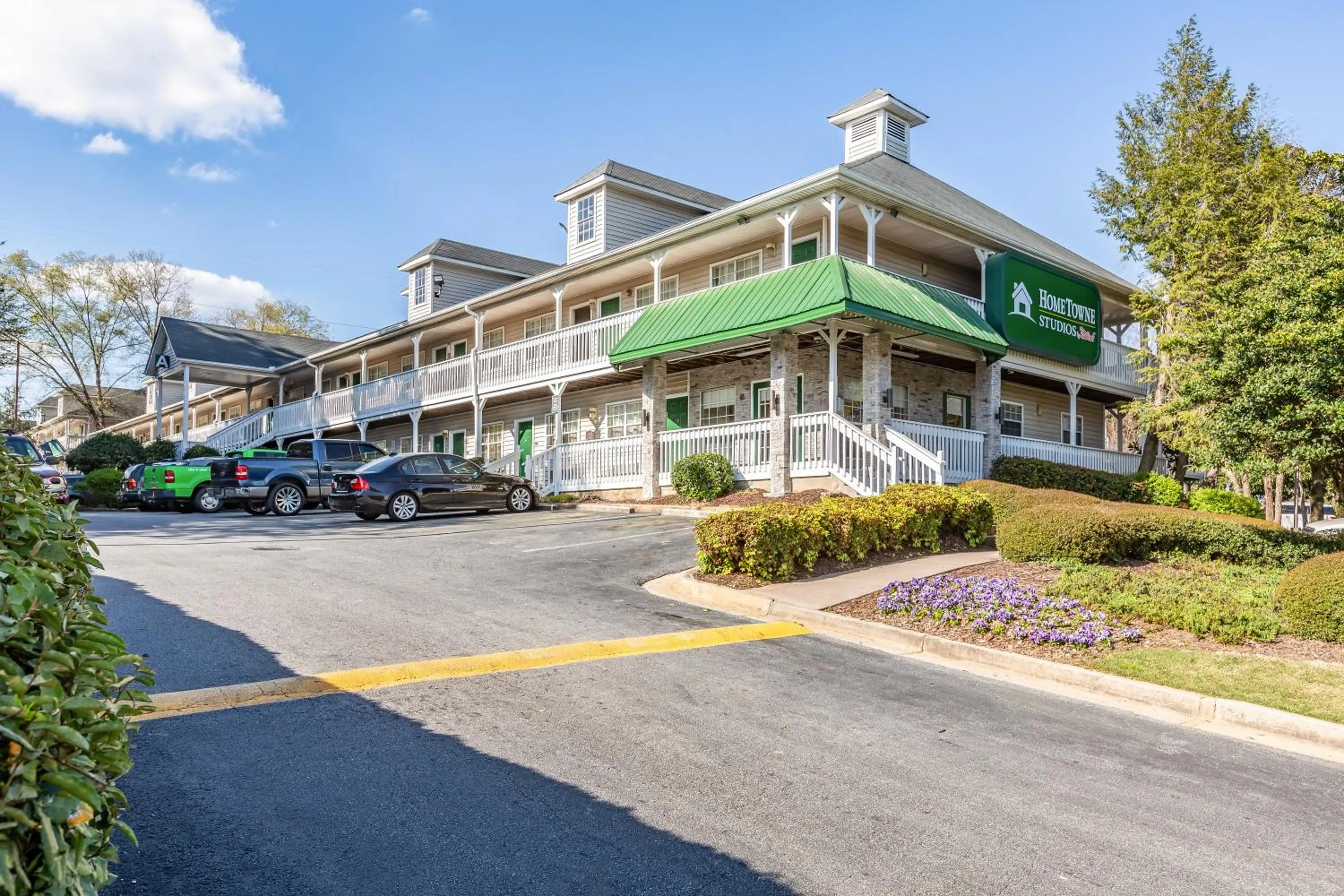 Property building in HomeTowne Studios by Red Roof Atlanta NE – Norcross South