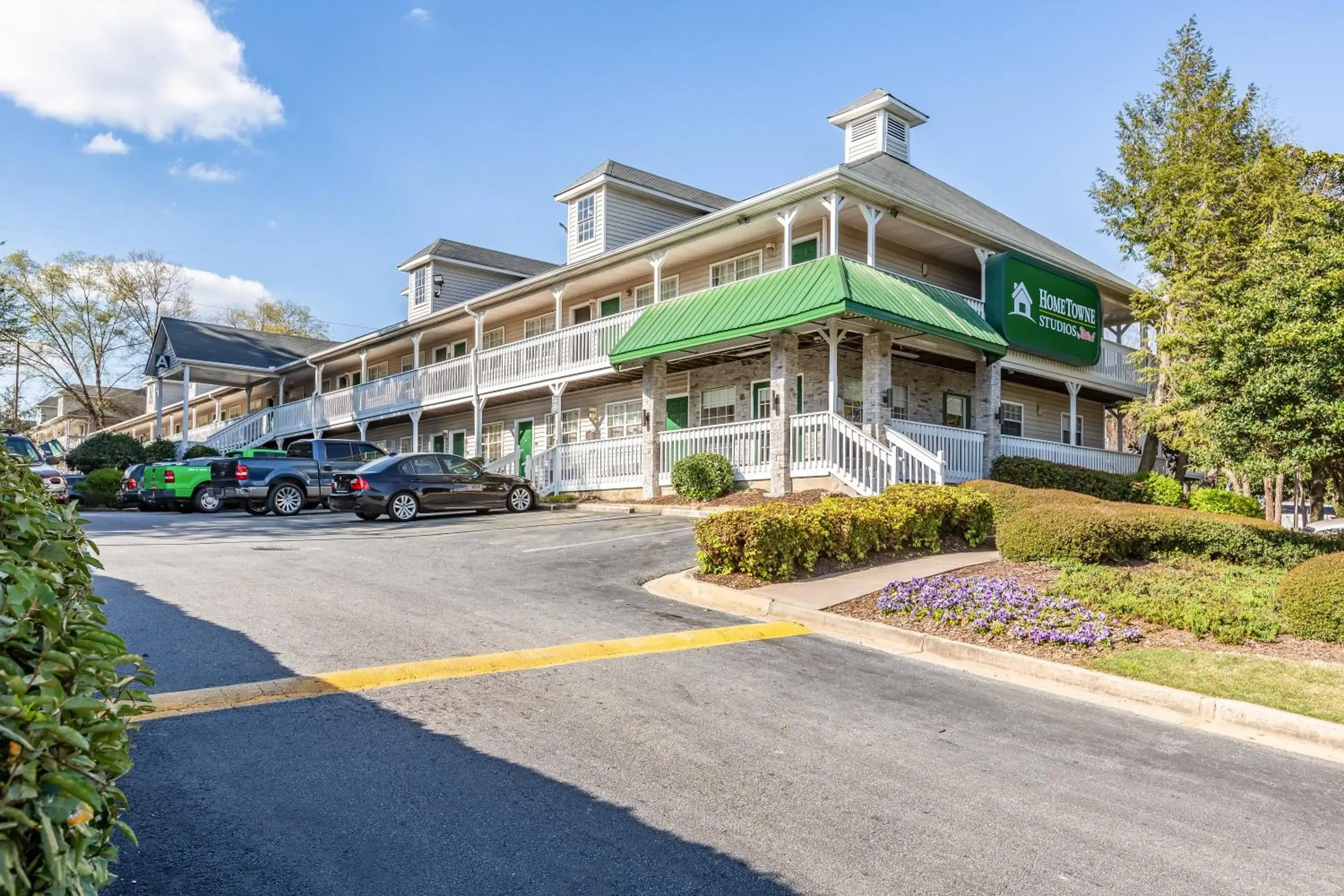 Property building in HomeTowne Studios by Red Roof Atlanta NE – Norcross South Property building in HomeTowne Studios by Red Roof Atlanta NE – Norcross South