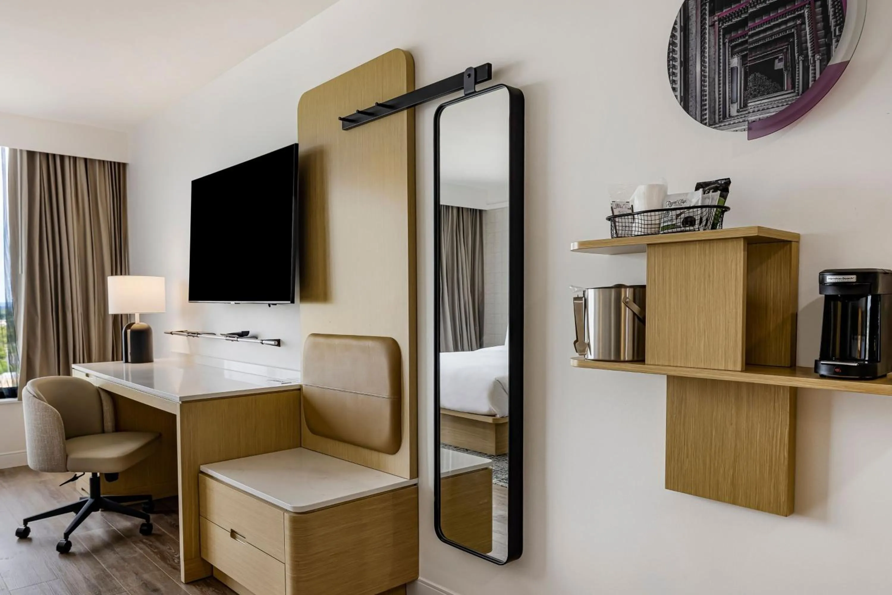 Photo of the whole room, Bed in Hotel Preston Nashville Airport