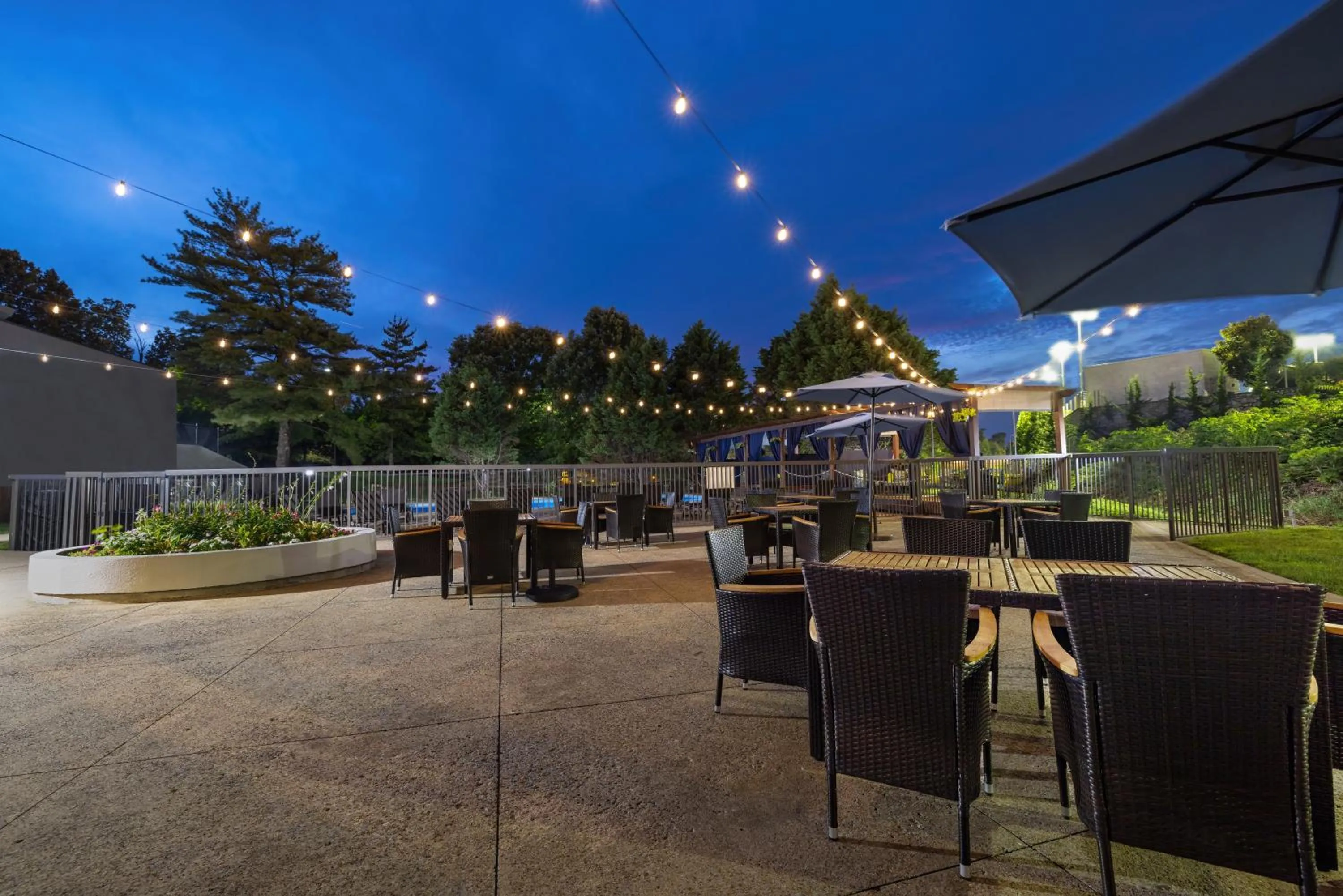 Patio in Hotel Preston Nashville Airport