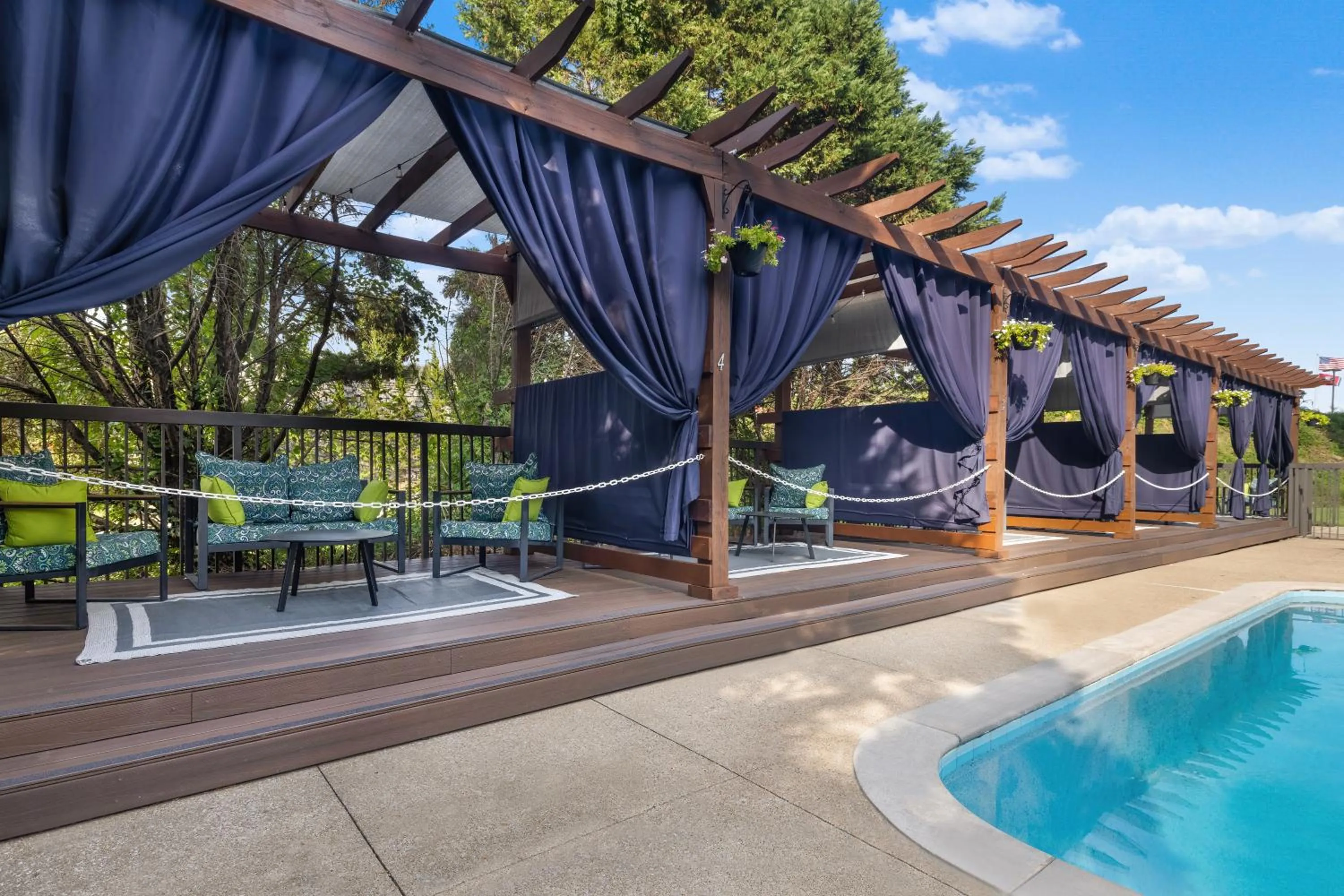 Patio in Hotel Preston Nashville Airport