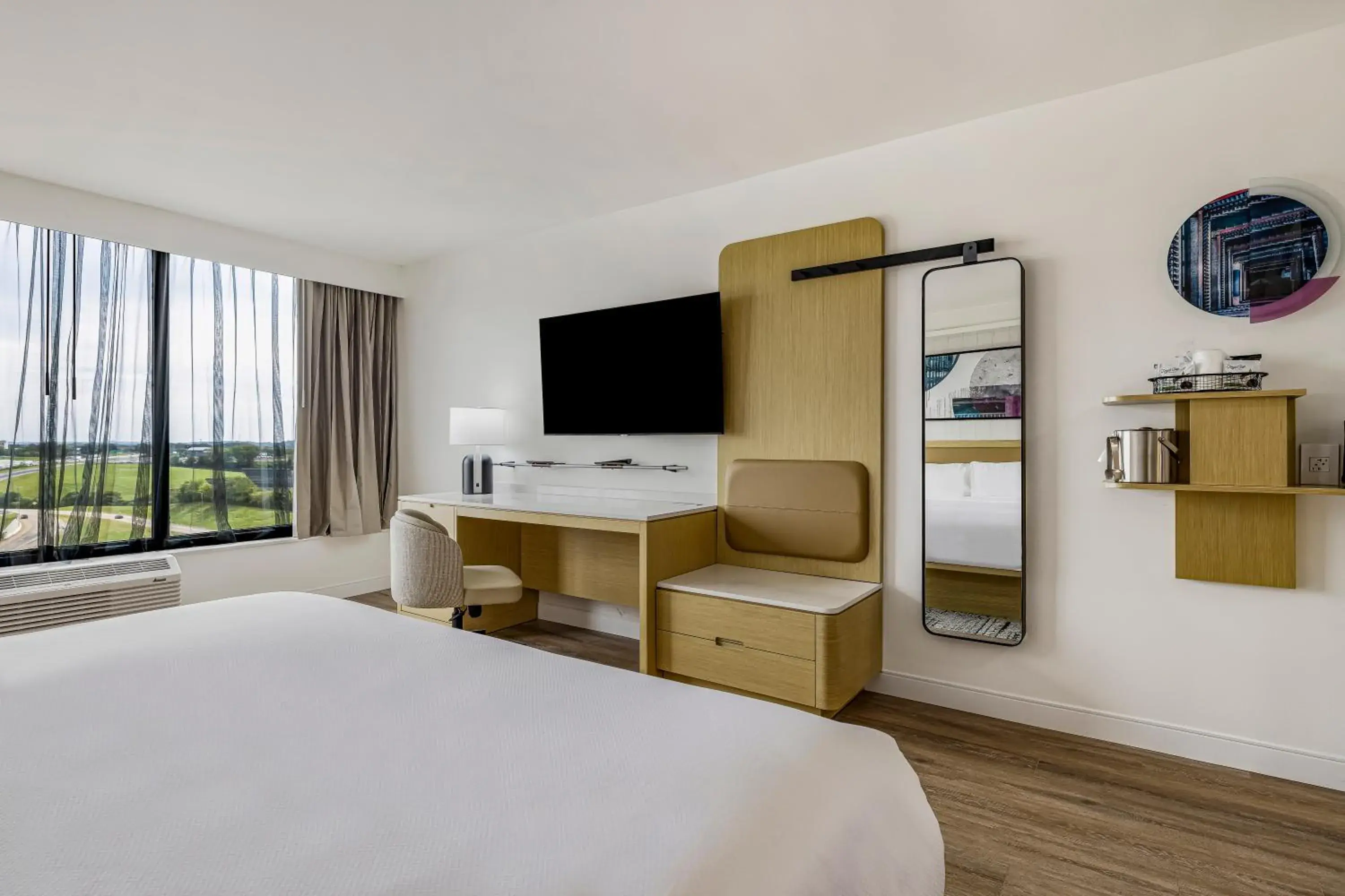 Photo of the whole room, Bed in Hotel Preston Nashville Airport Photo of the whole room, Bed in Hotel Preston Nashville Airport