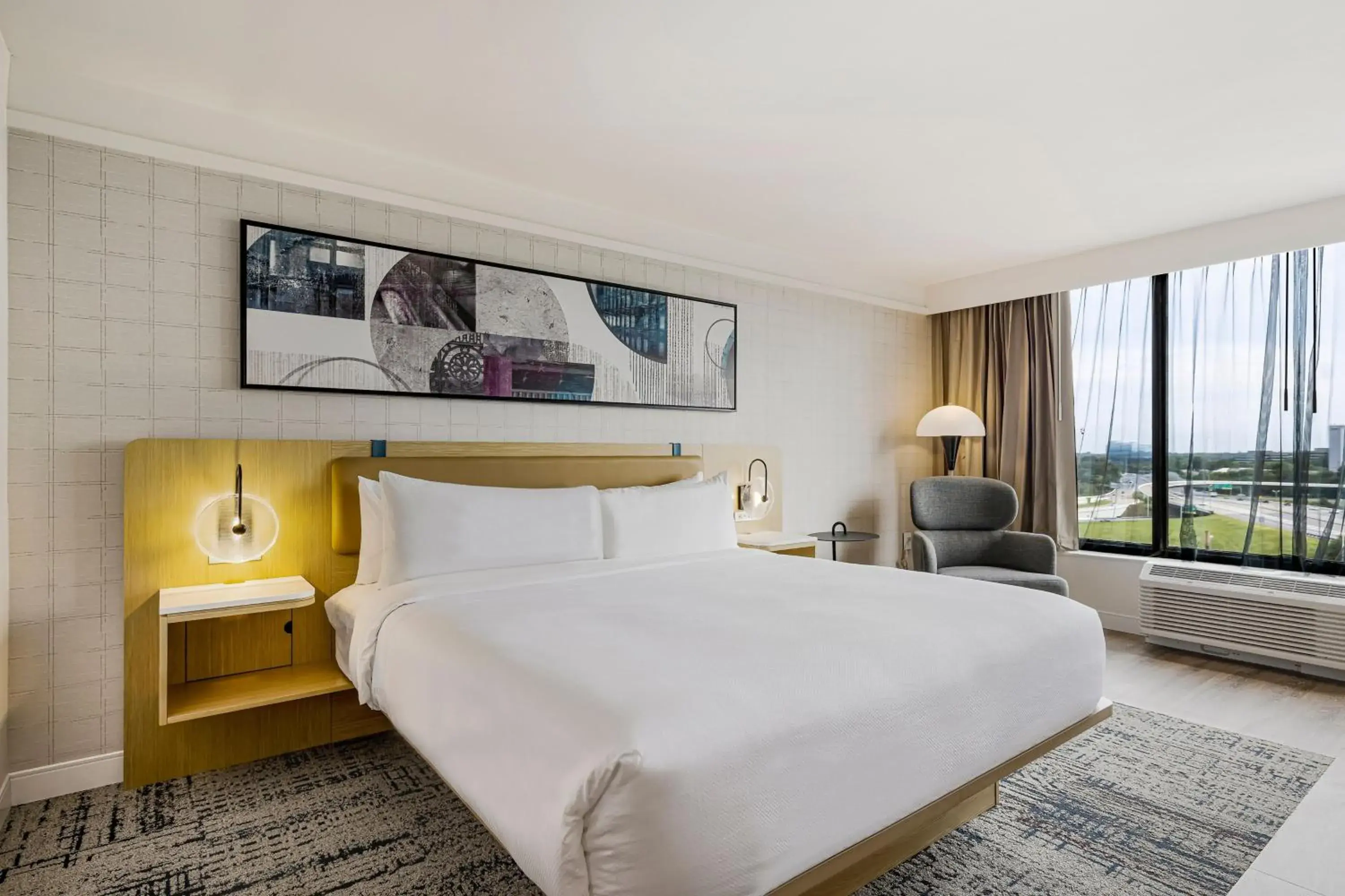 Standard King Room - Hearing Accessible in Hotel Preston Nashville Airport Standard King Room - Hearing Accessible in Hotel Preston Nashville Airport