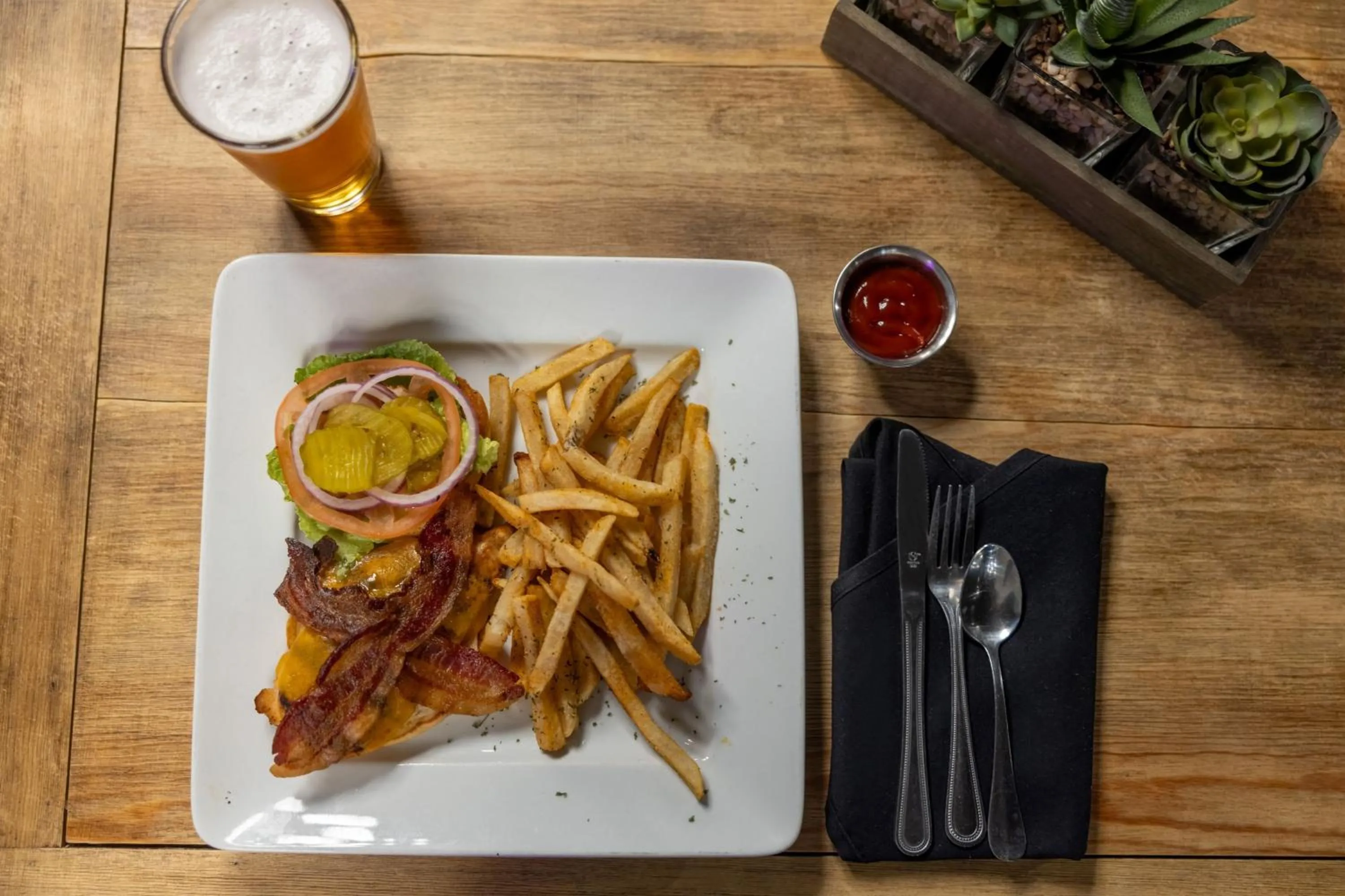 Restaurant/places to eat in Hotel Preston Nashville Airport