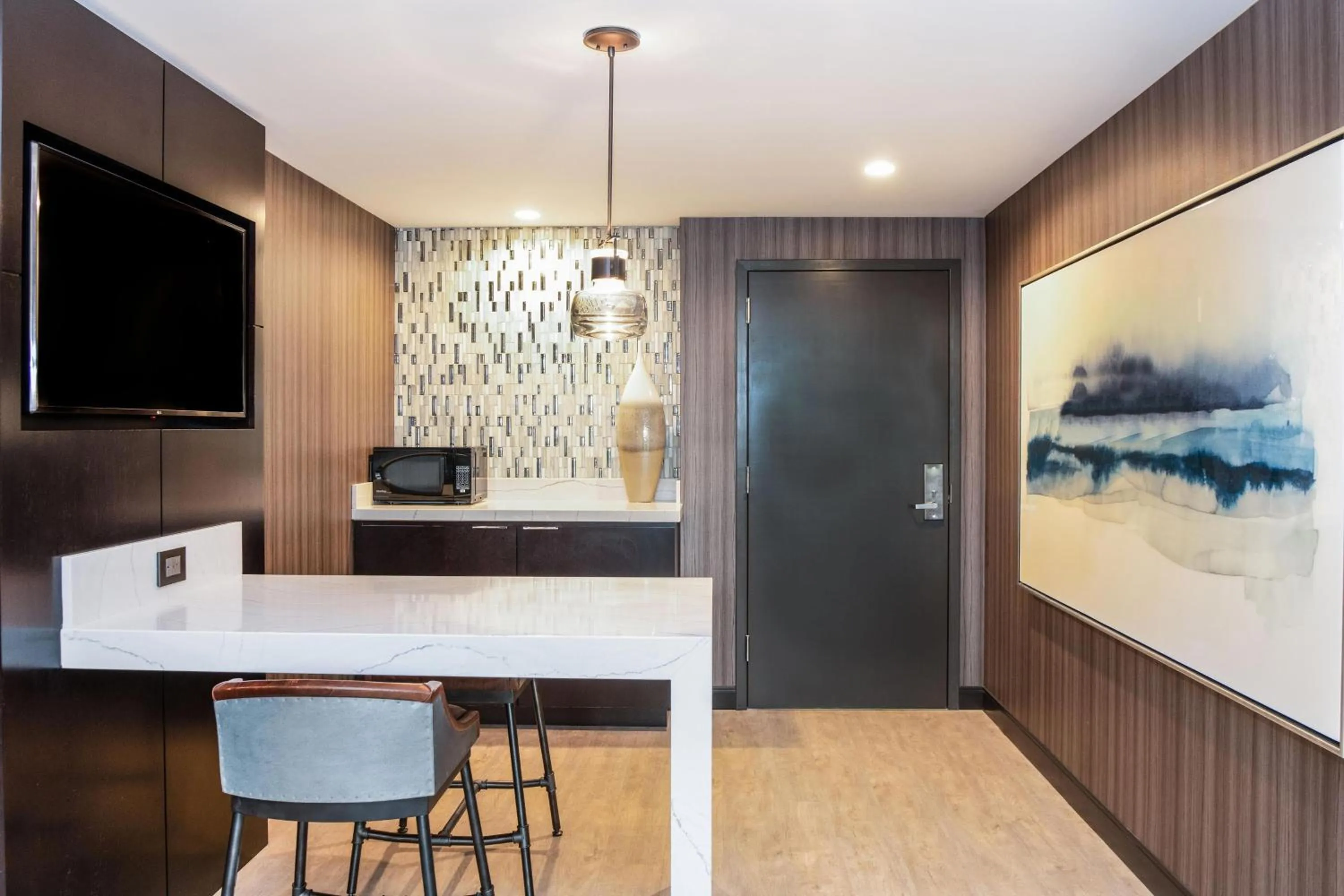 Bedroom in Sheraton Ann Arbor Hotel