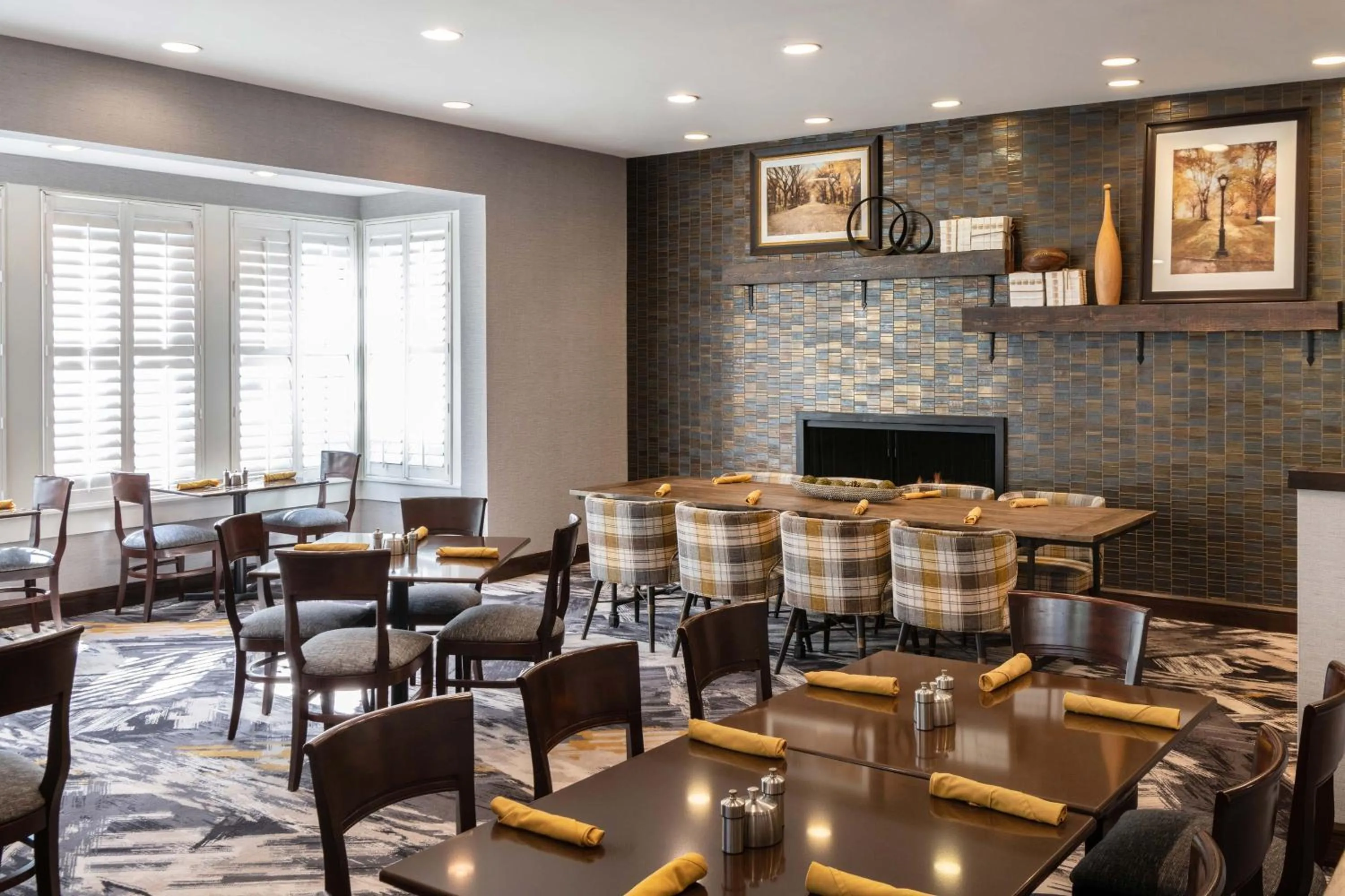 Restaurant/places to eat in Sheraton Ann Arbor Hotel