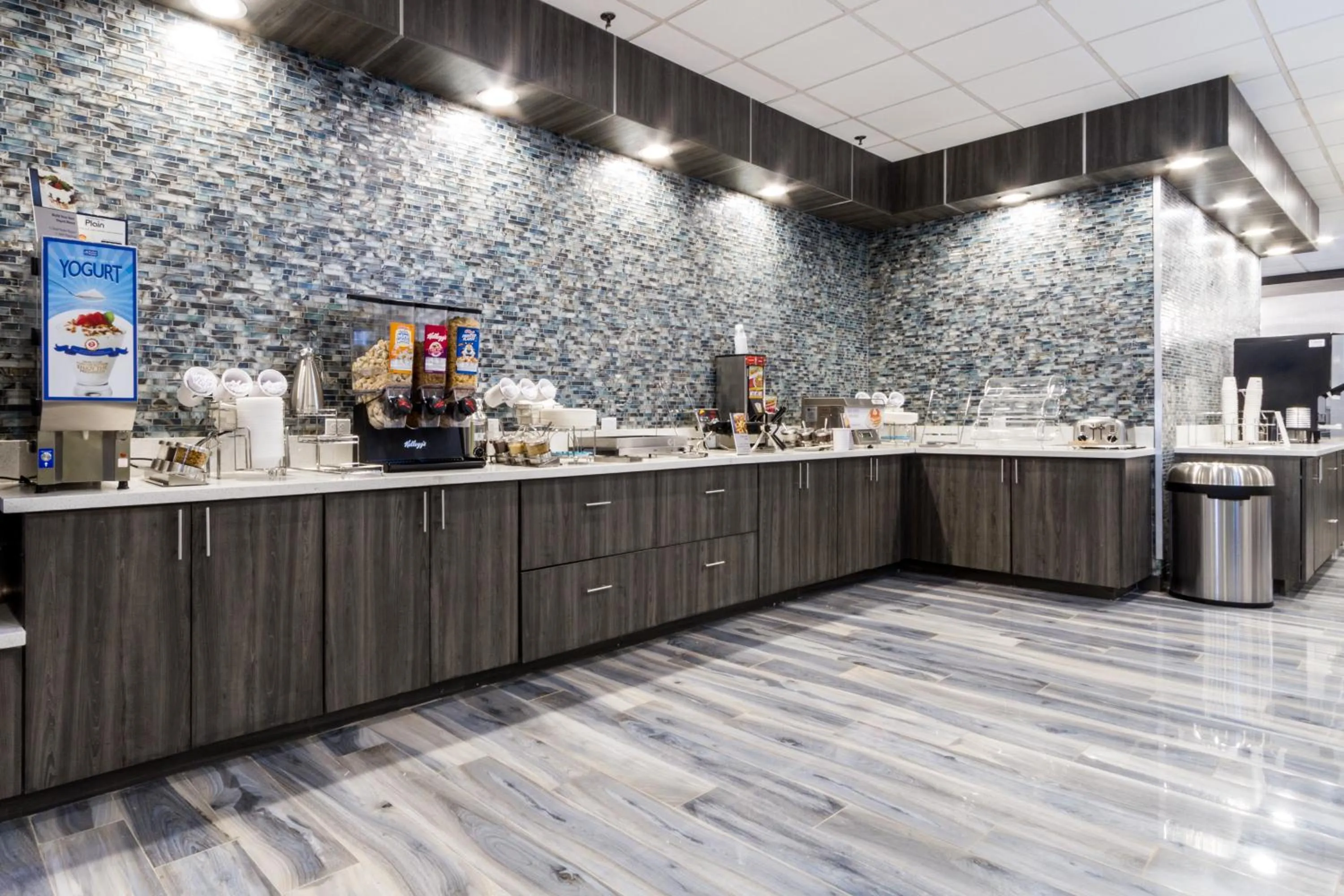 Restaurant/places to eat, Kitchen/Kitchenette in Best Western Plus Executive Residency Denver-Central Park Hotel