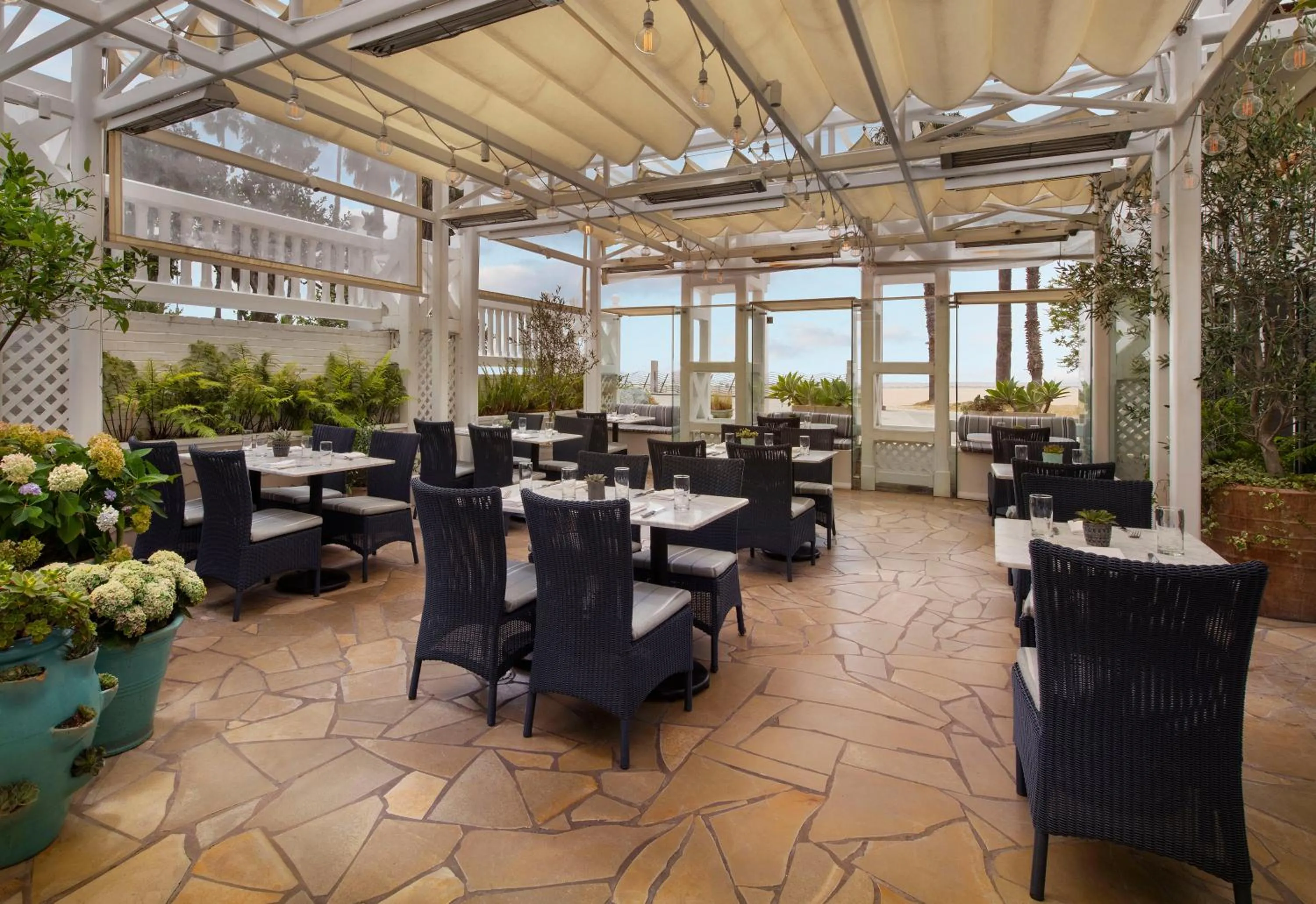 Lunch in Shutters On The Beach