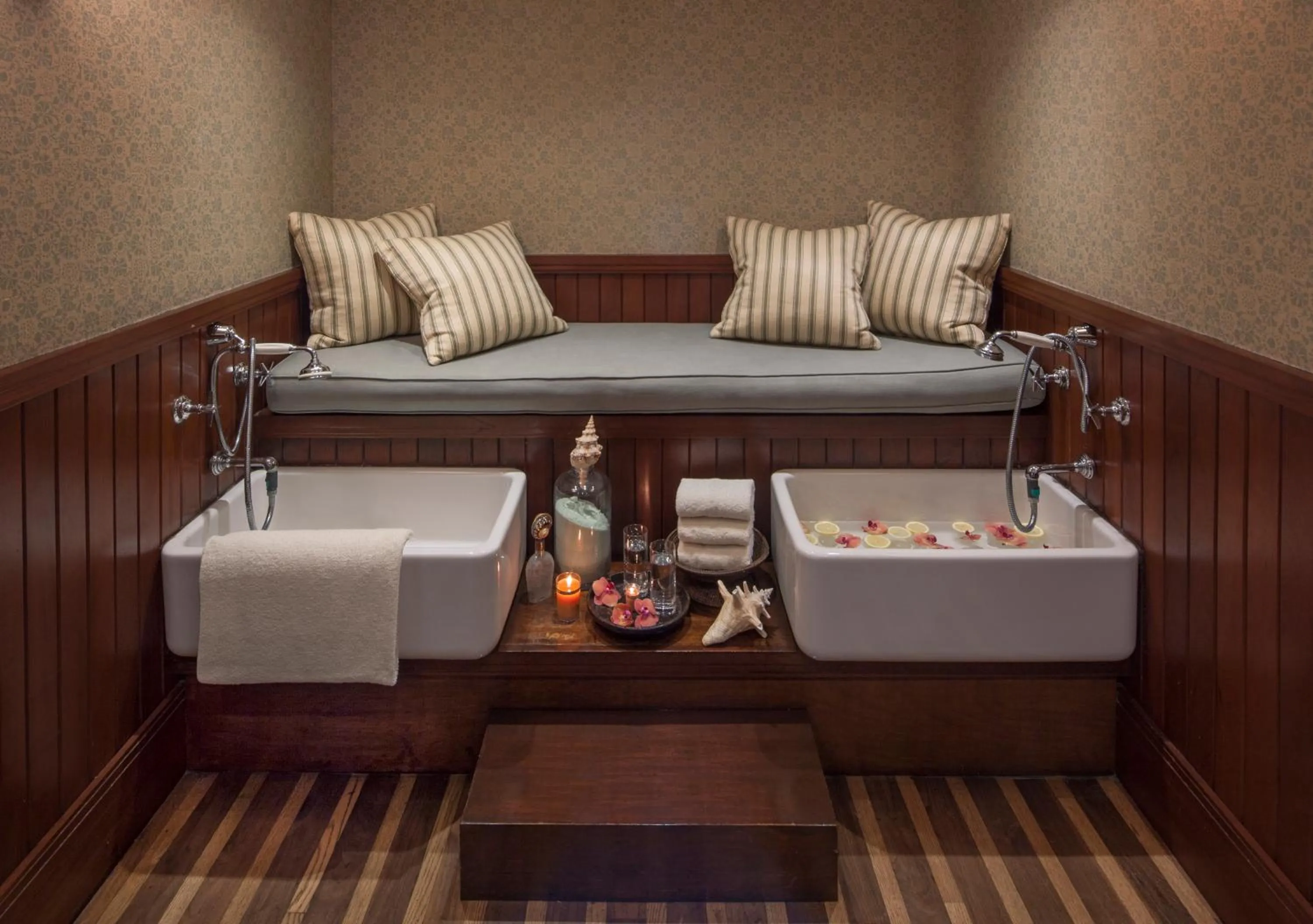 Spa and wellness centre/facilities, Bed in Shutters On The Beach