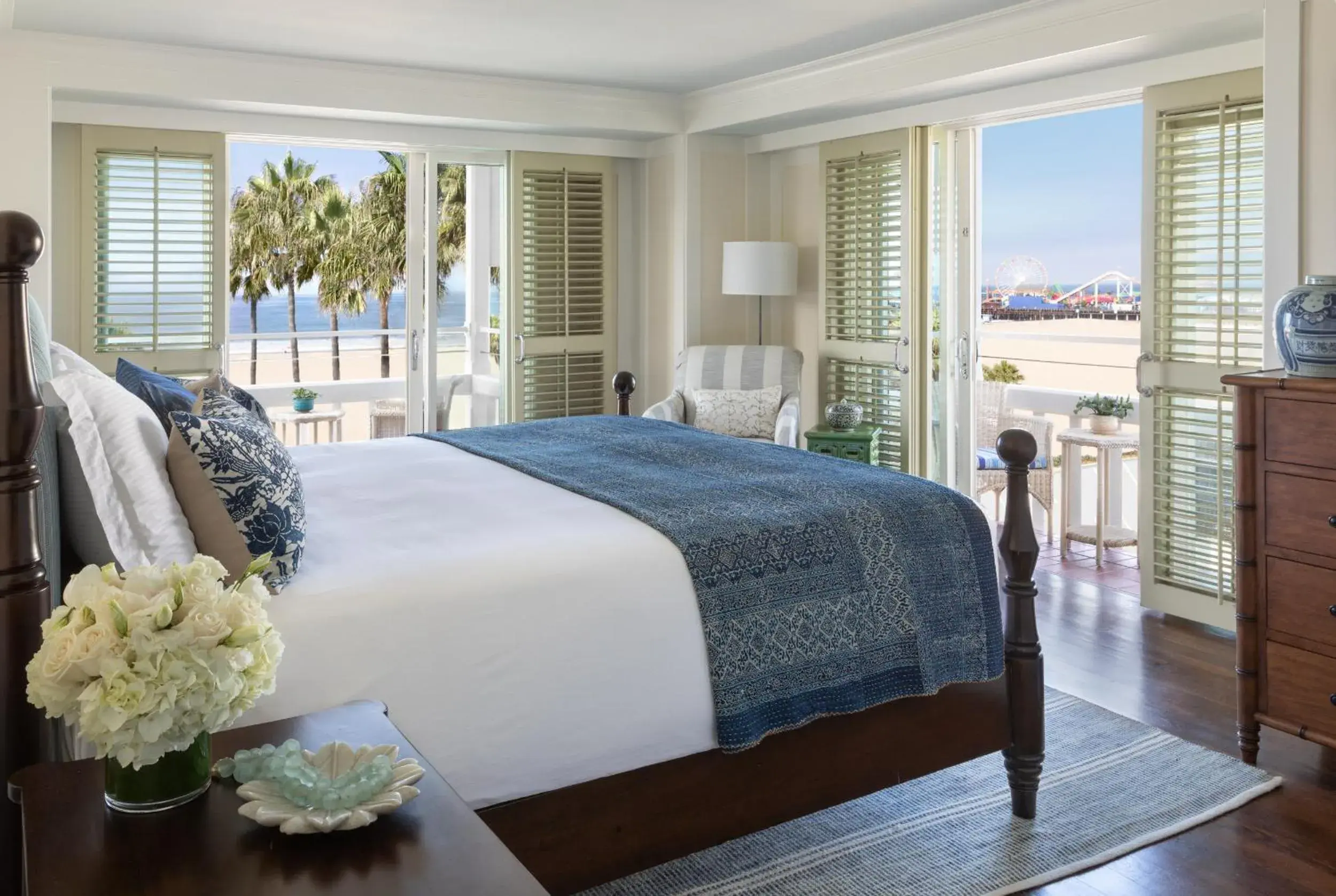Landmark view, Bed in Shutters On The Beach Landmark view, Bed in Shutters On The Beach