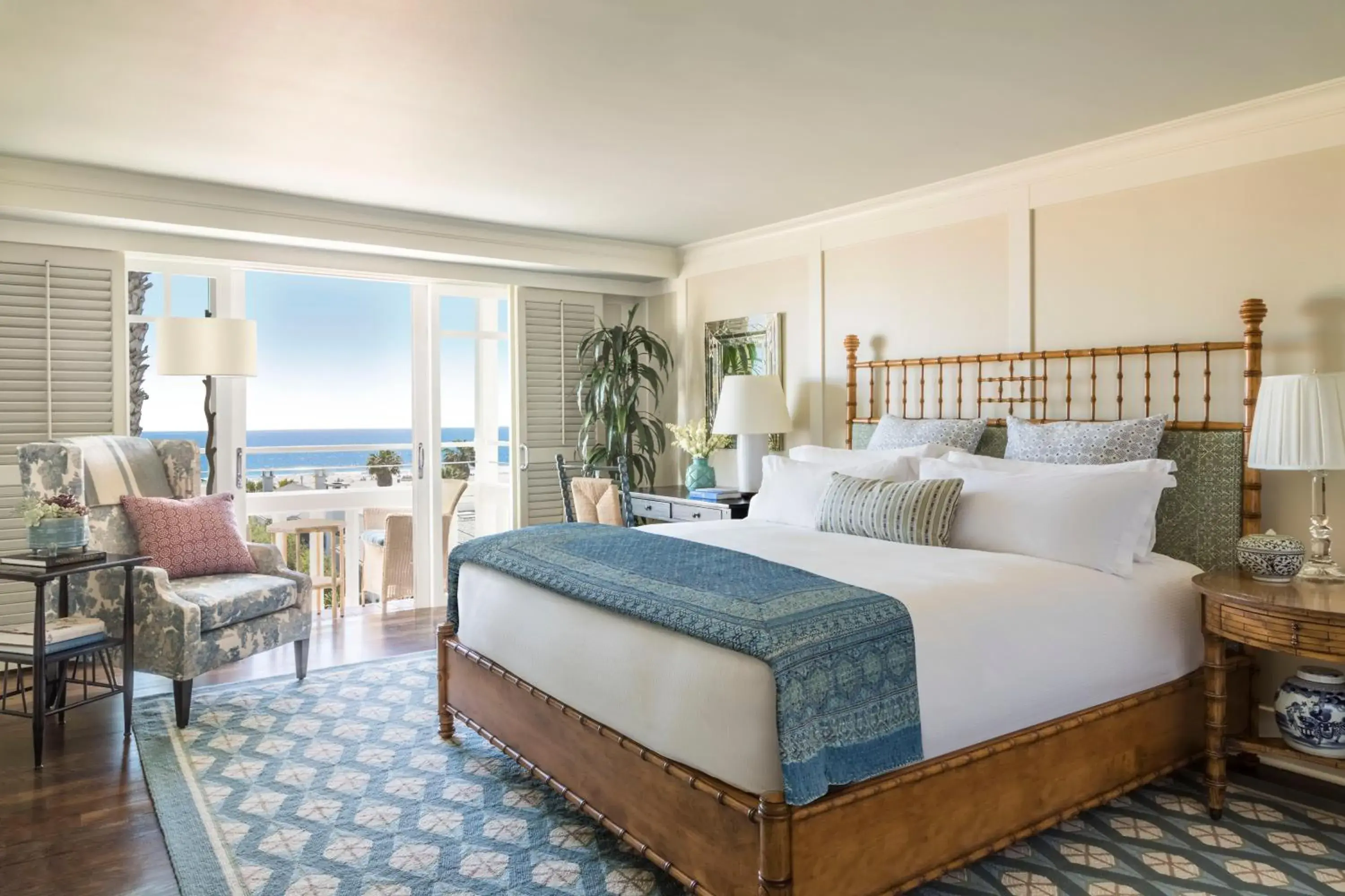 Property building, Bed in Shutters On The Beach Property building, Bed in Shutters On The Beach