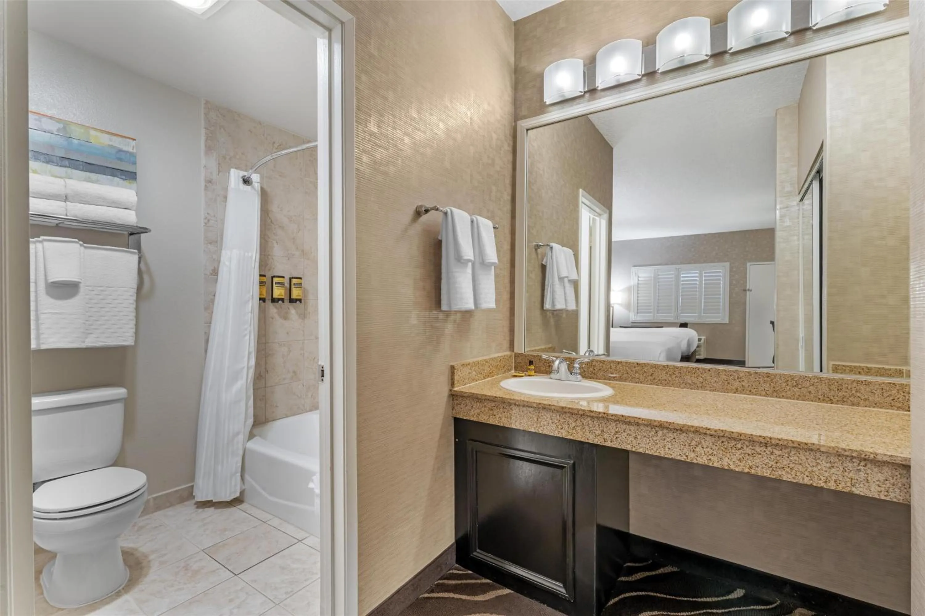Bathroom in Best Western Plus Park Place Inn - Mini Suites