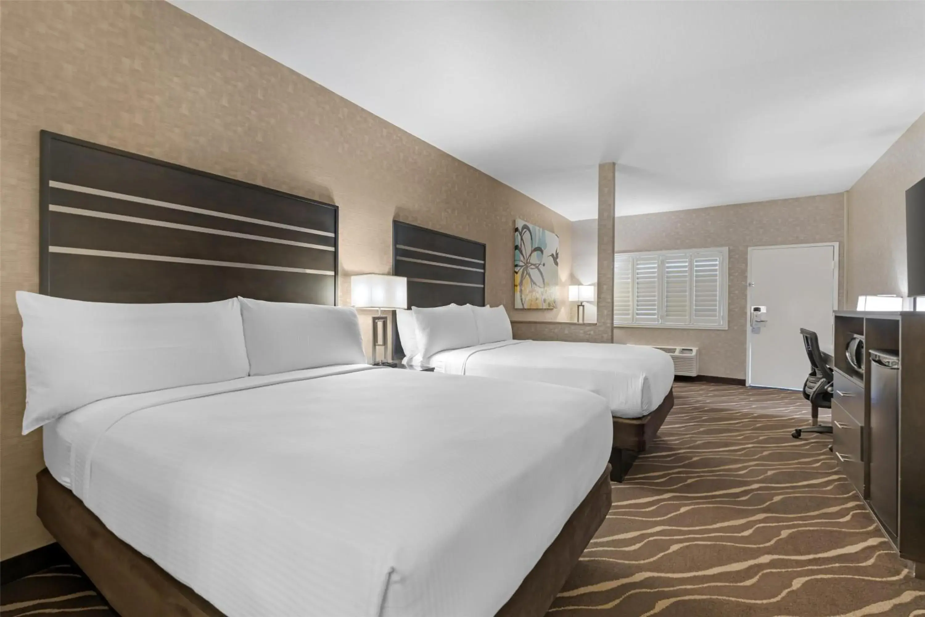 Queen Room with Two Queen Beds with Sofa Bed in Best Western Plus Park Place Inn - Mini Suites Queen Room with Two Queen Beds with Sofa Bed in Best Western Plus Park Place Inn - Mini Suites