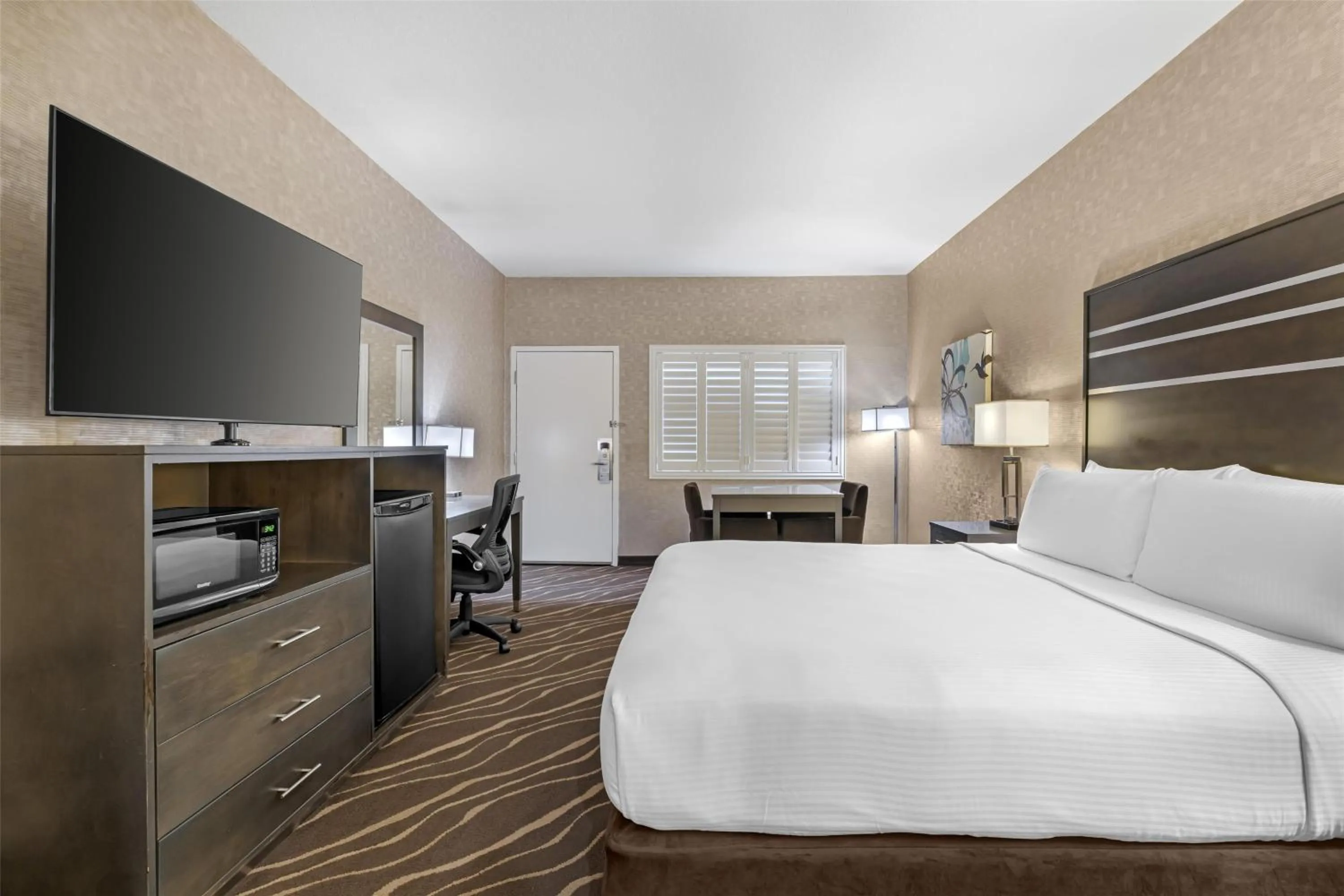 Bedroom, Bed in Best Western Plus Park Place Inn - Mini Suites