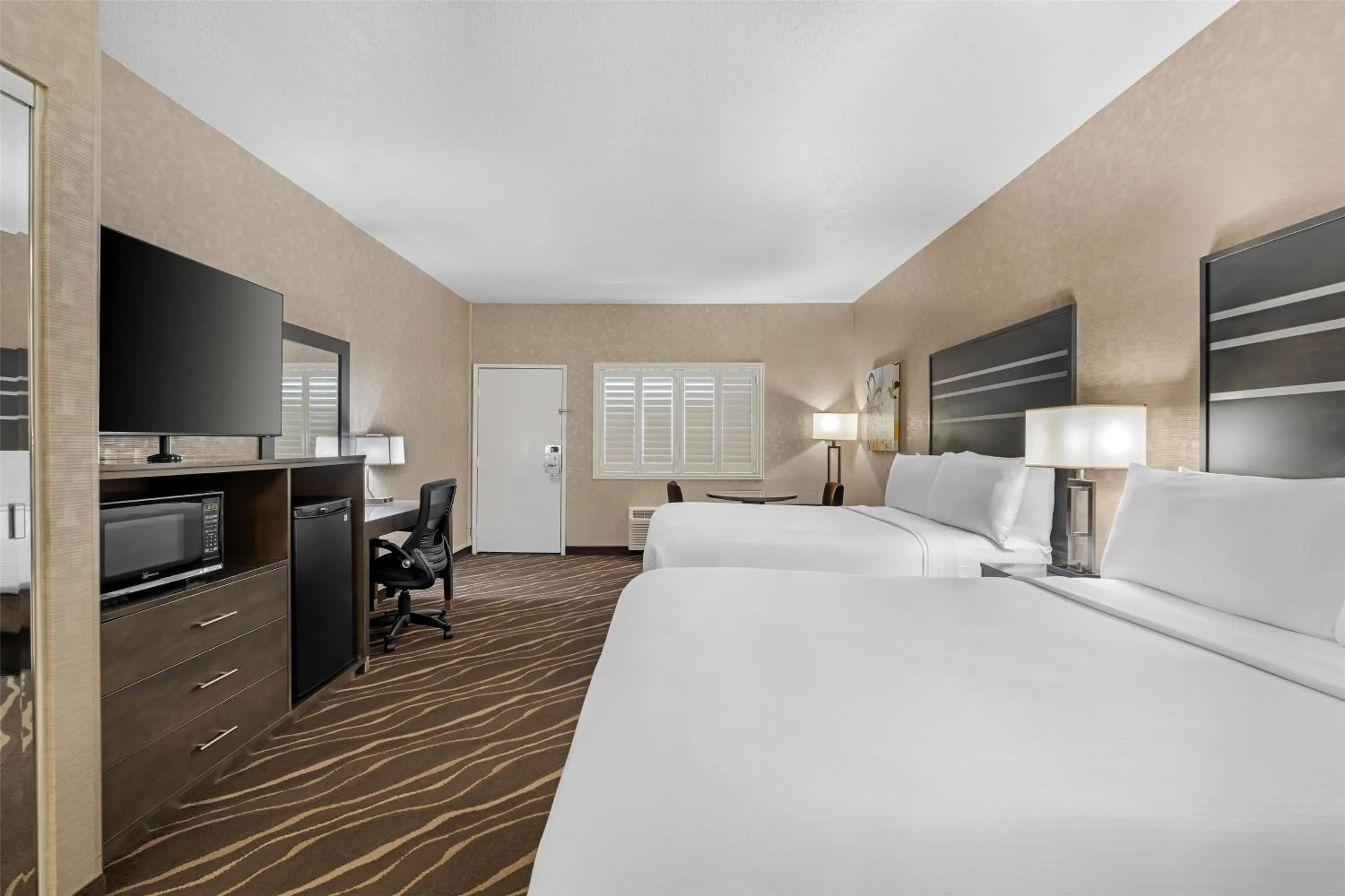 Bedroom, Bed in Best Western Plus Park Place Inn - Mini Suites