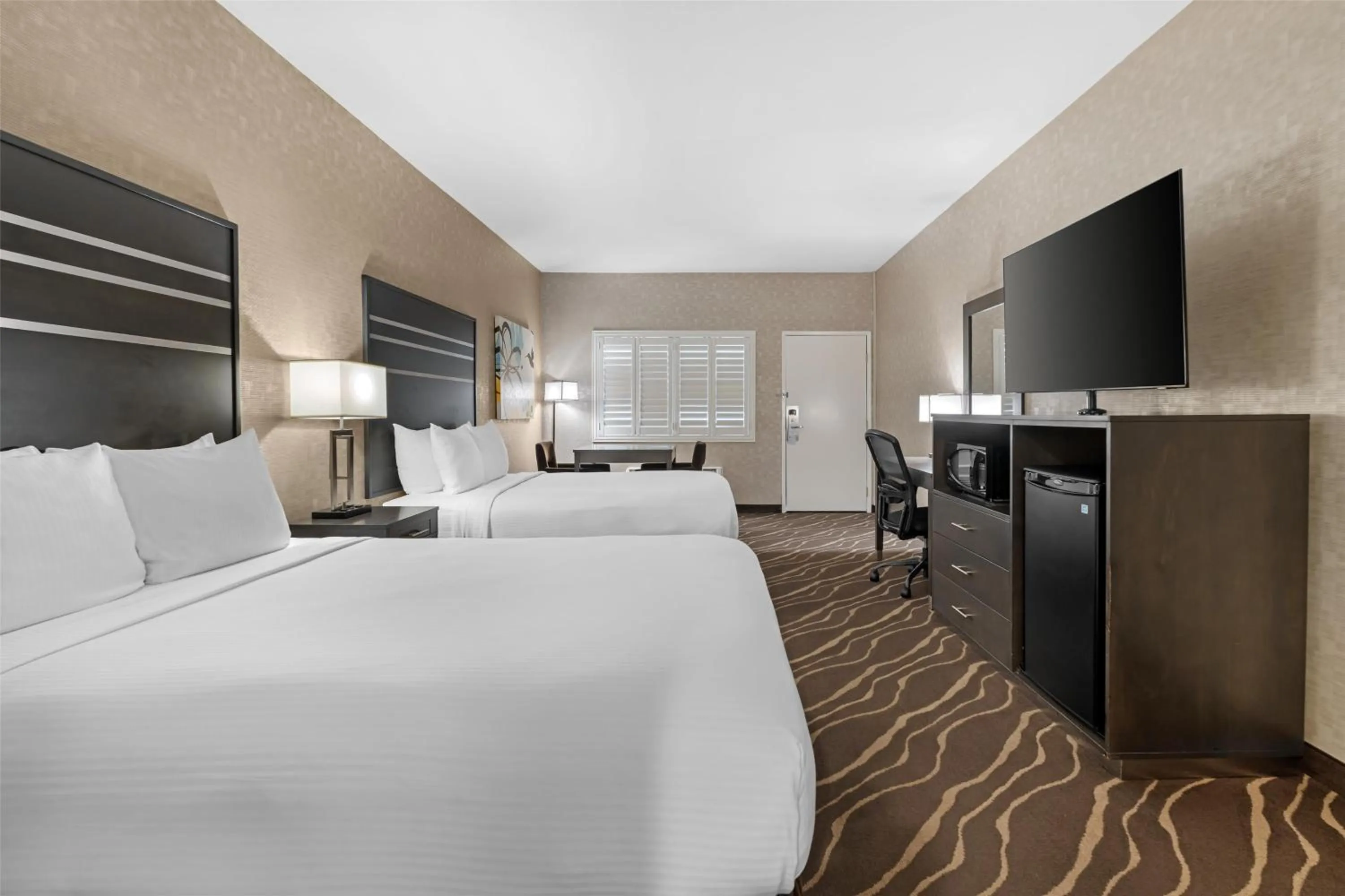 Bedroom, Bed in Best Western Plus Park Place Inn - Mini Suites