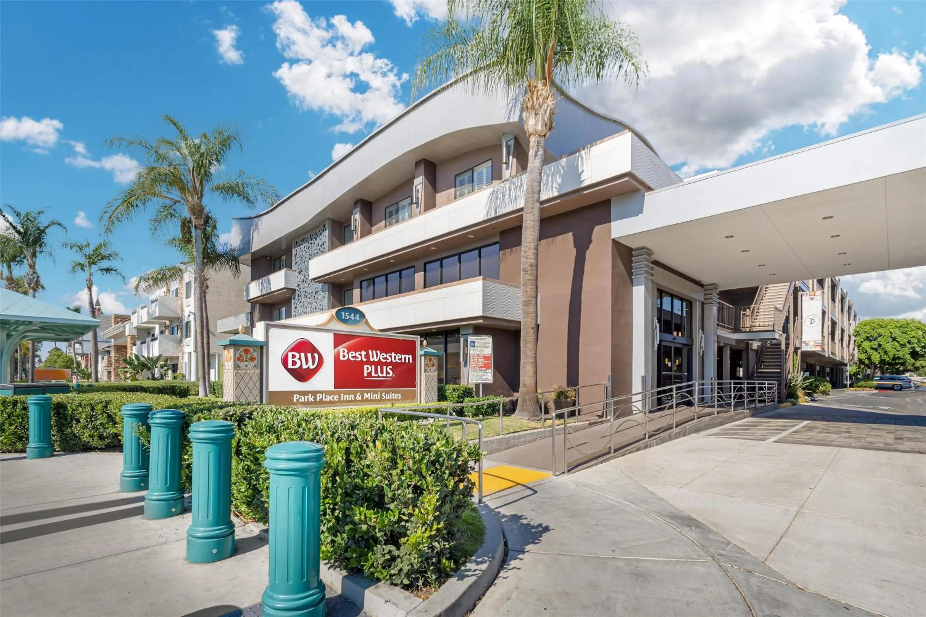 Property building in Best Western Plus Park Place Inn - Mini Suites