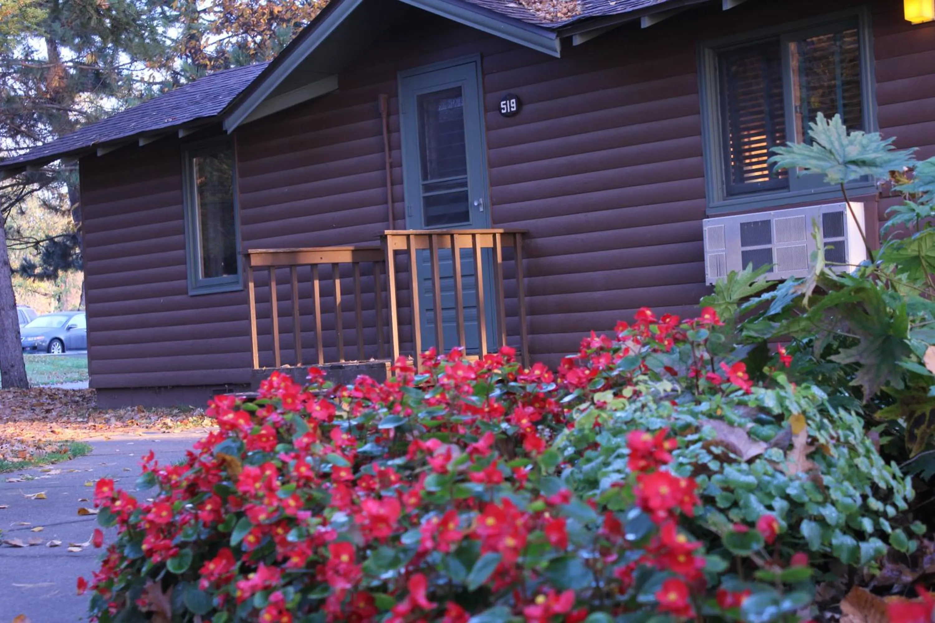 Property building in Ruttger's Bay Lake Resort