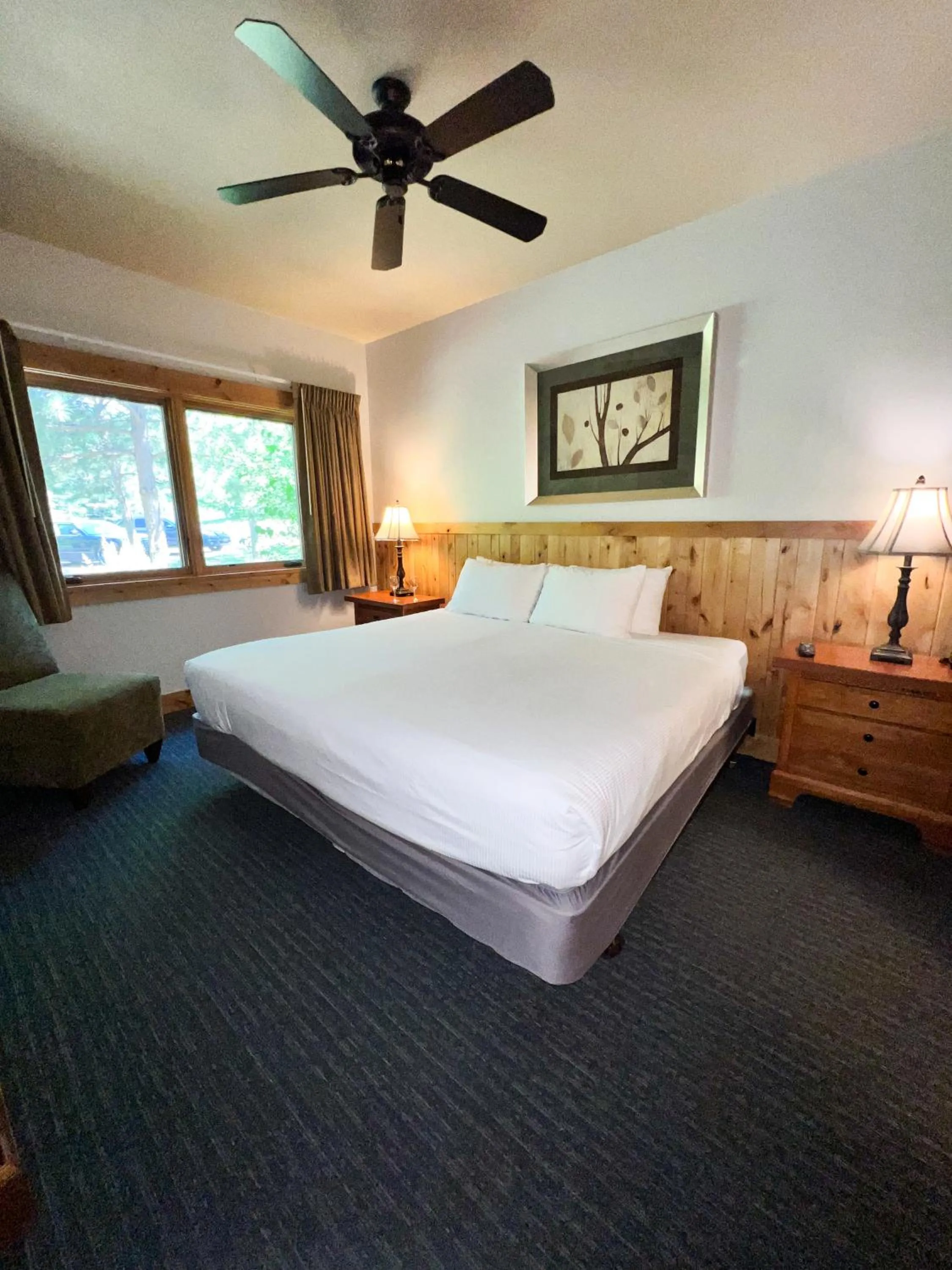 Bedroom in Ruttger's Bay Lake Resort