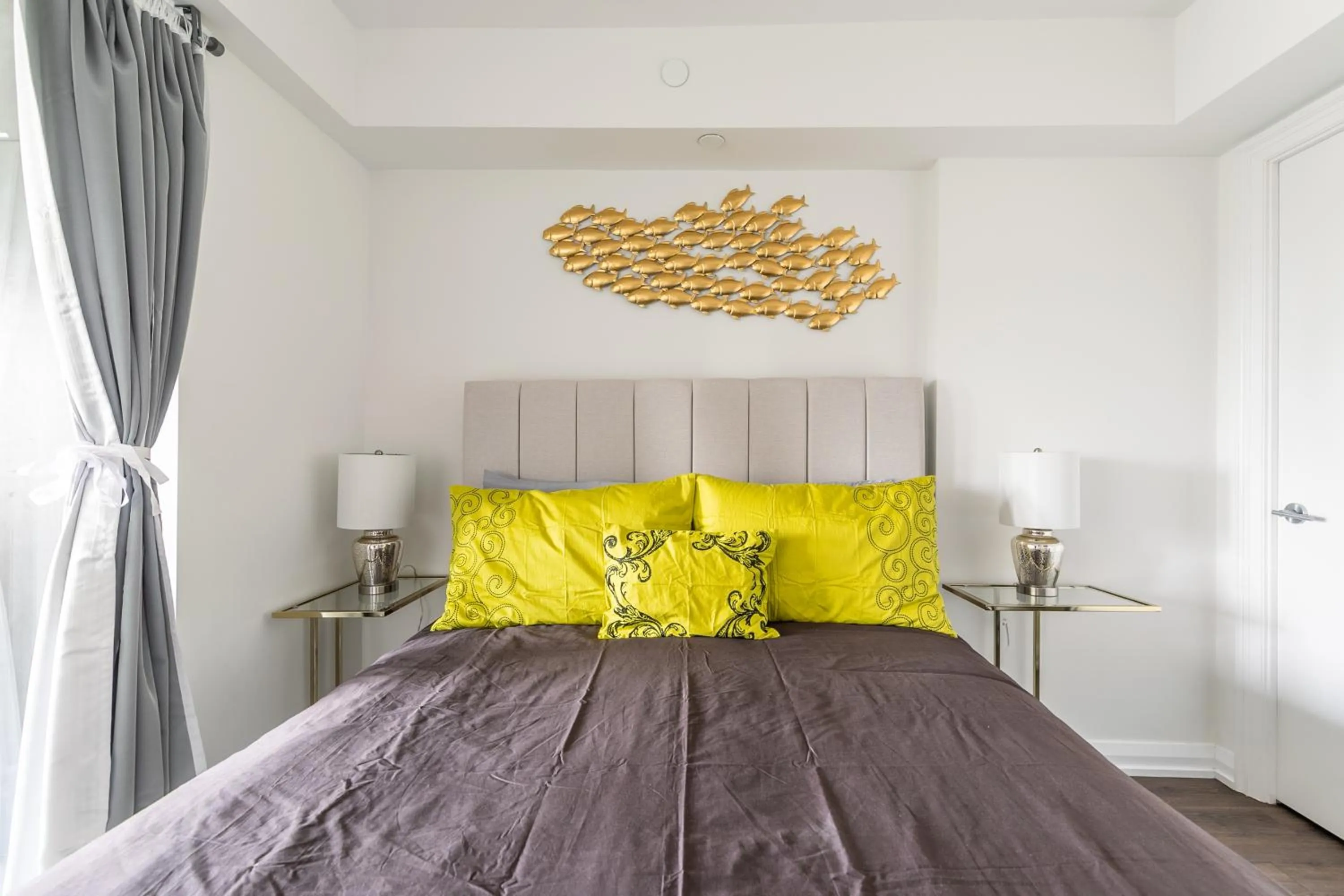 Bed in GLOBALSTAY Charming Yorkville Aprt