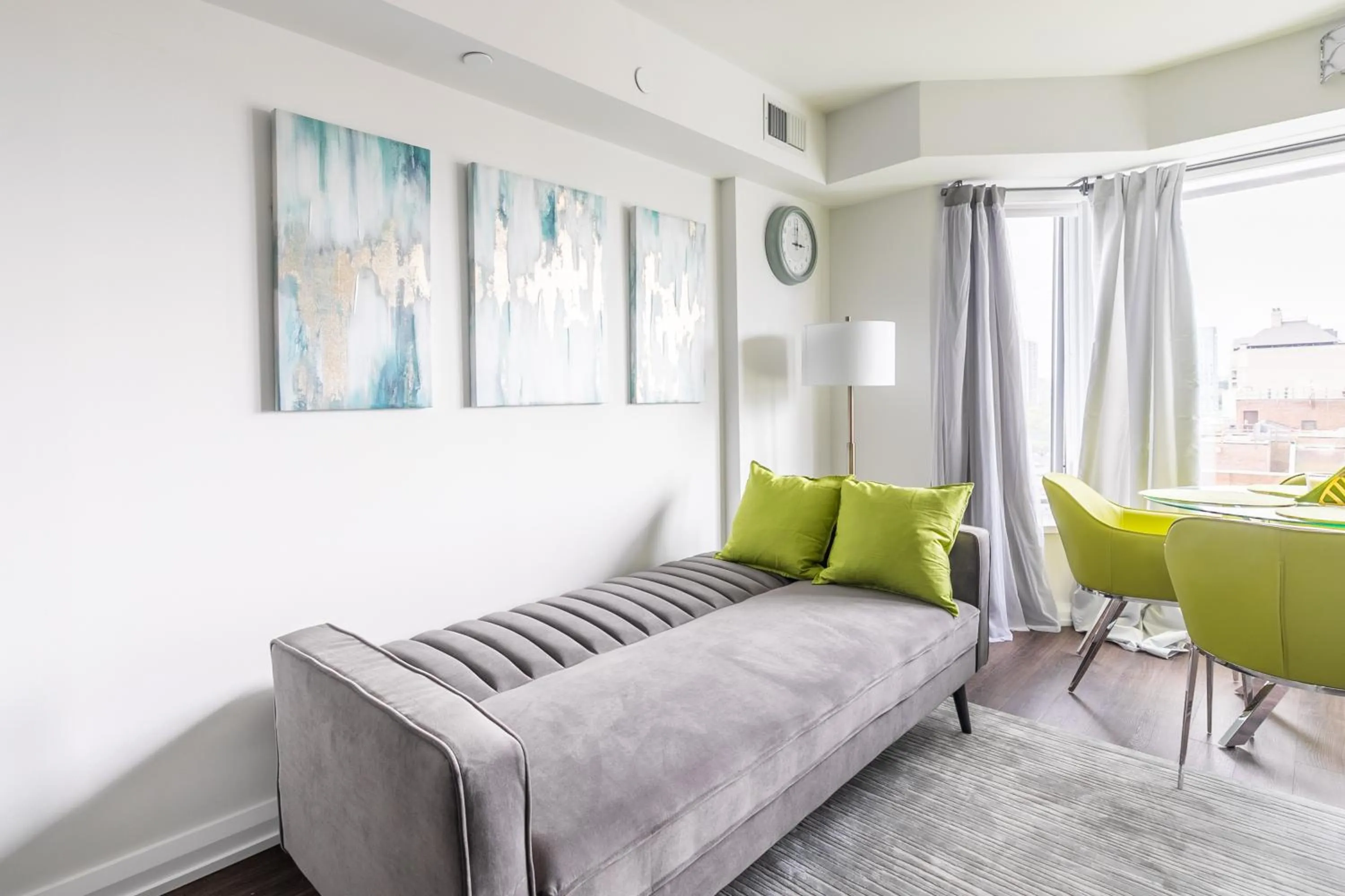 Living room, Bed in GLOBALSTAY Charming Yorkville Aprt