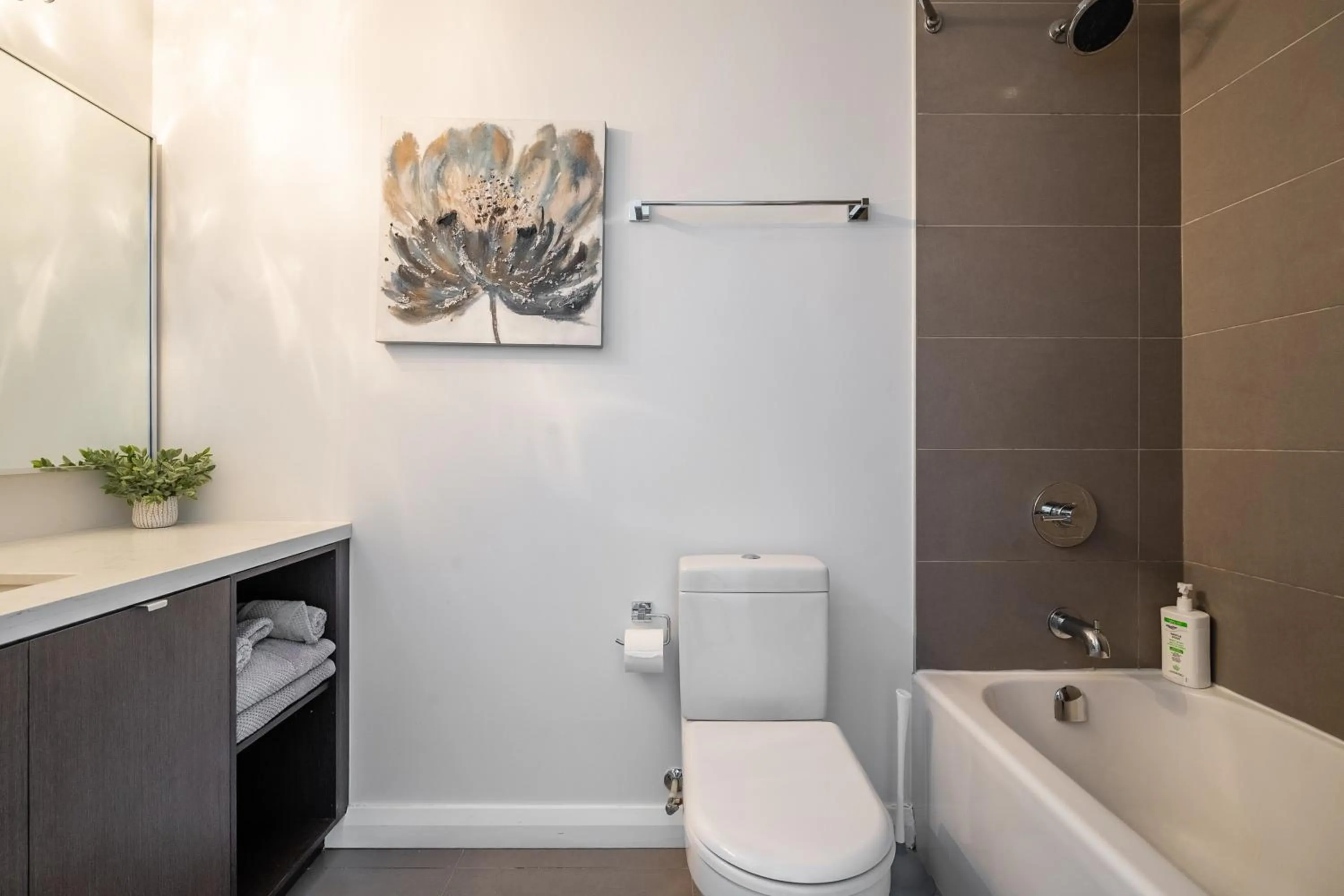 Shower in GLOBALSTAY Charming Yorkville Aprt