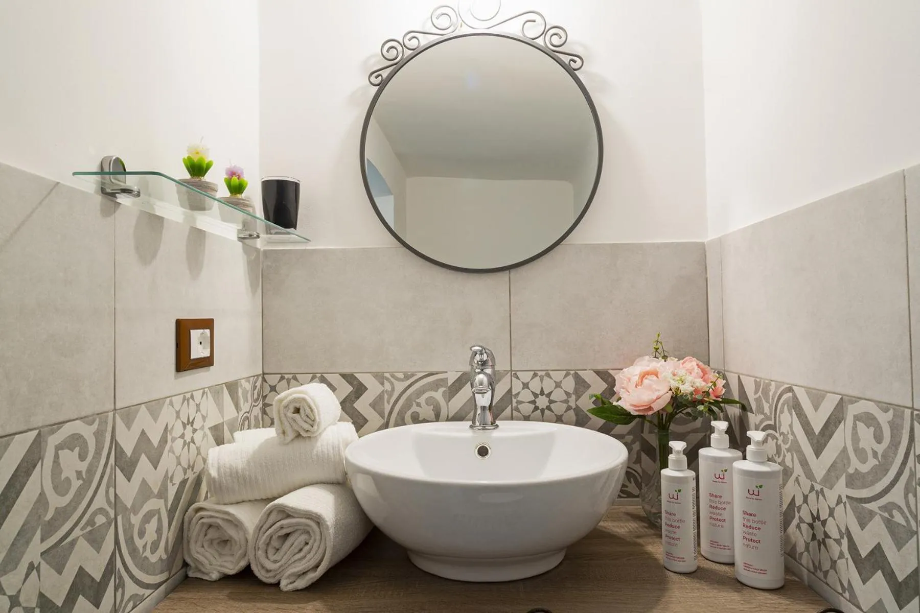 Bathroom in Casa Rosa al Molo by Wonderful Italy