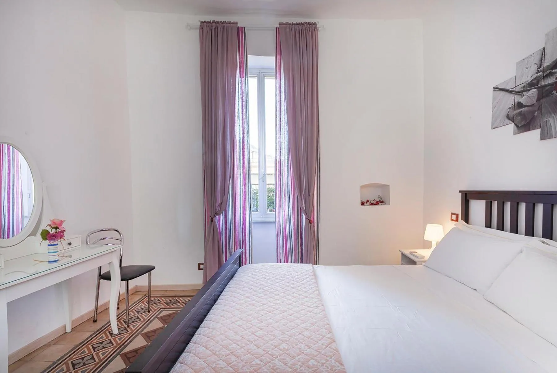 Bedroom, Bed in Casa Rosa al Molo by Wonderful Italy