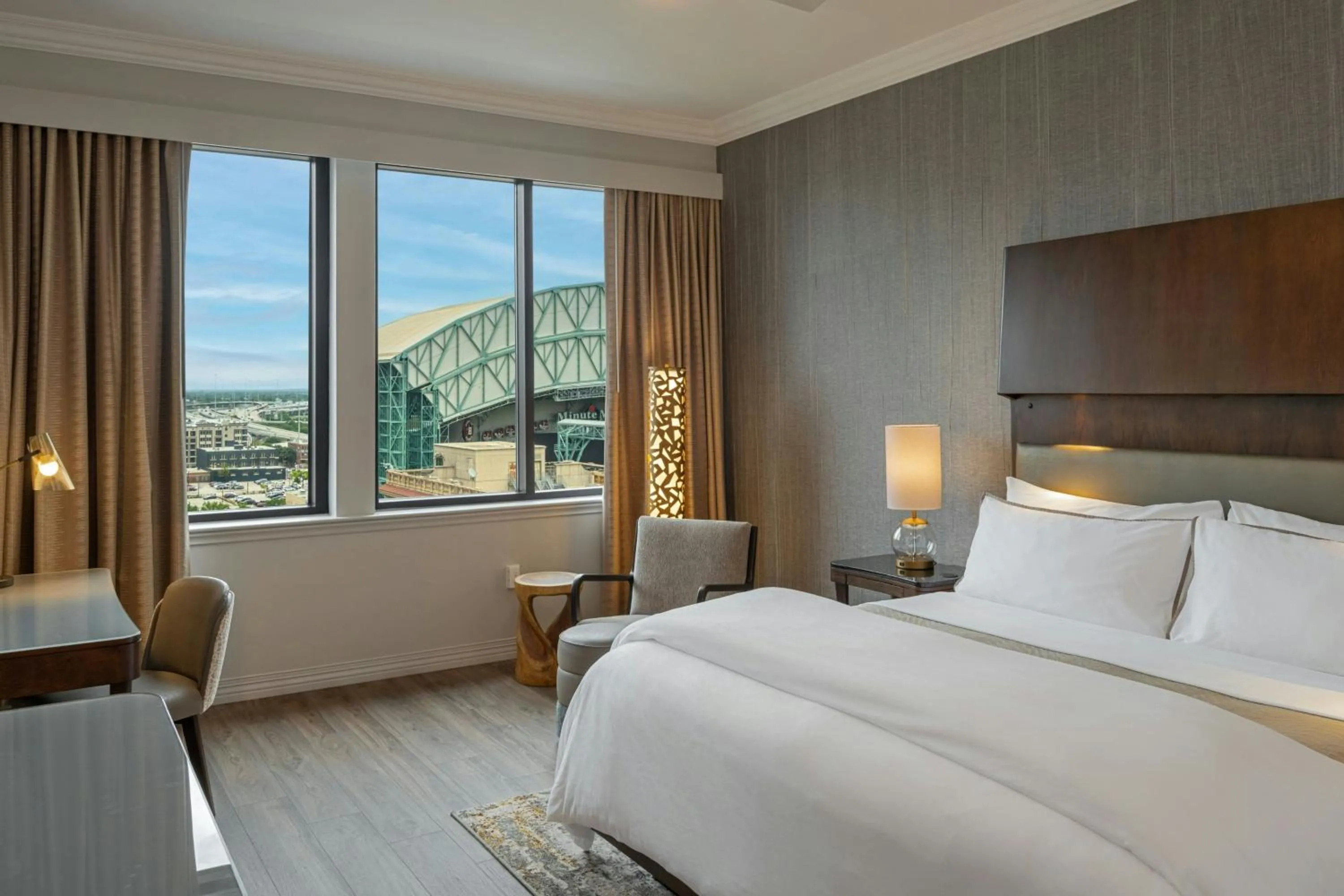 Photo of the whole room, Bed in The Westin Houston Downtown