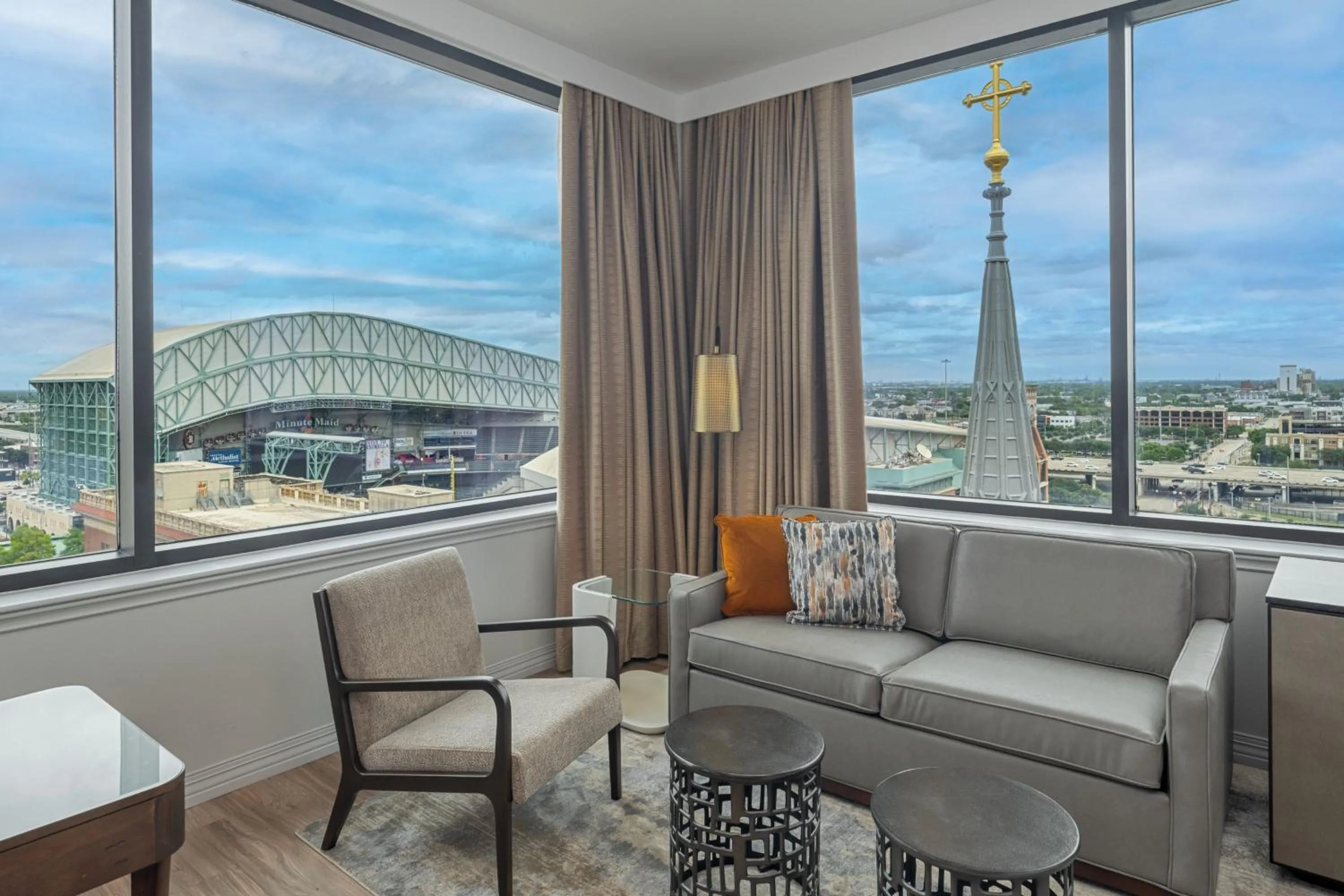 Photo of the whole room in The Westin Houston Downtown